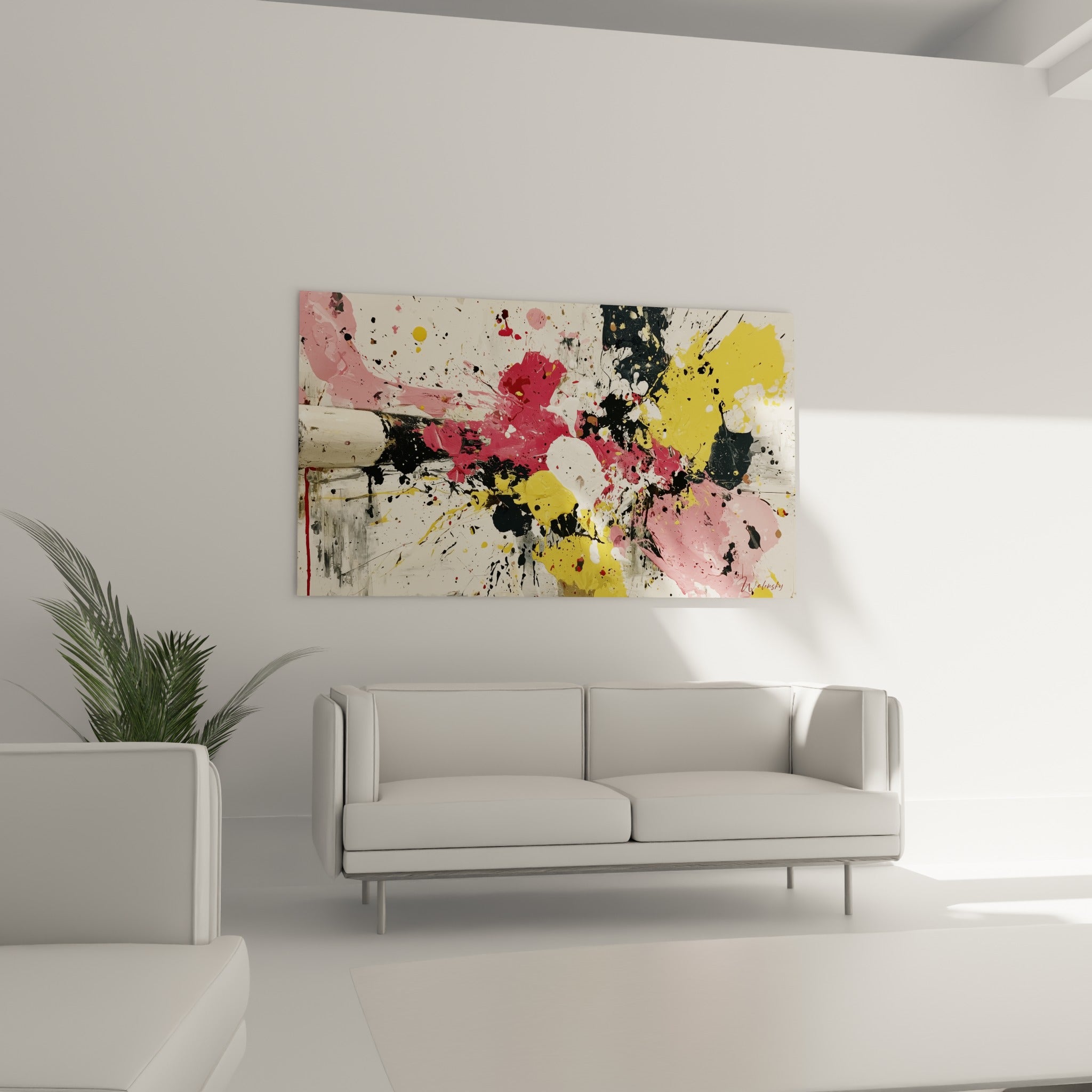 Projections jaune moutarde et rose intense figées en mouvement, au-dessus d'un canapé dans un salon lumineux