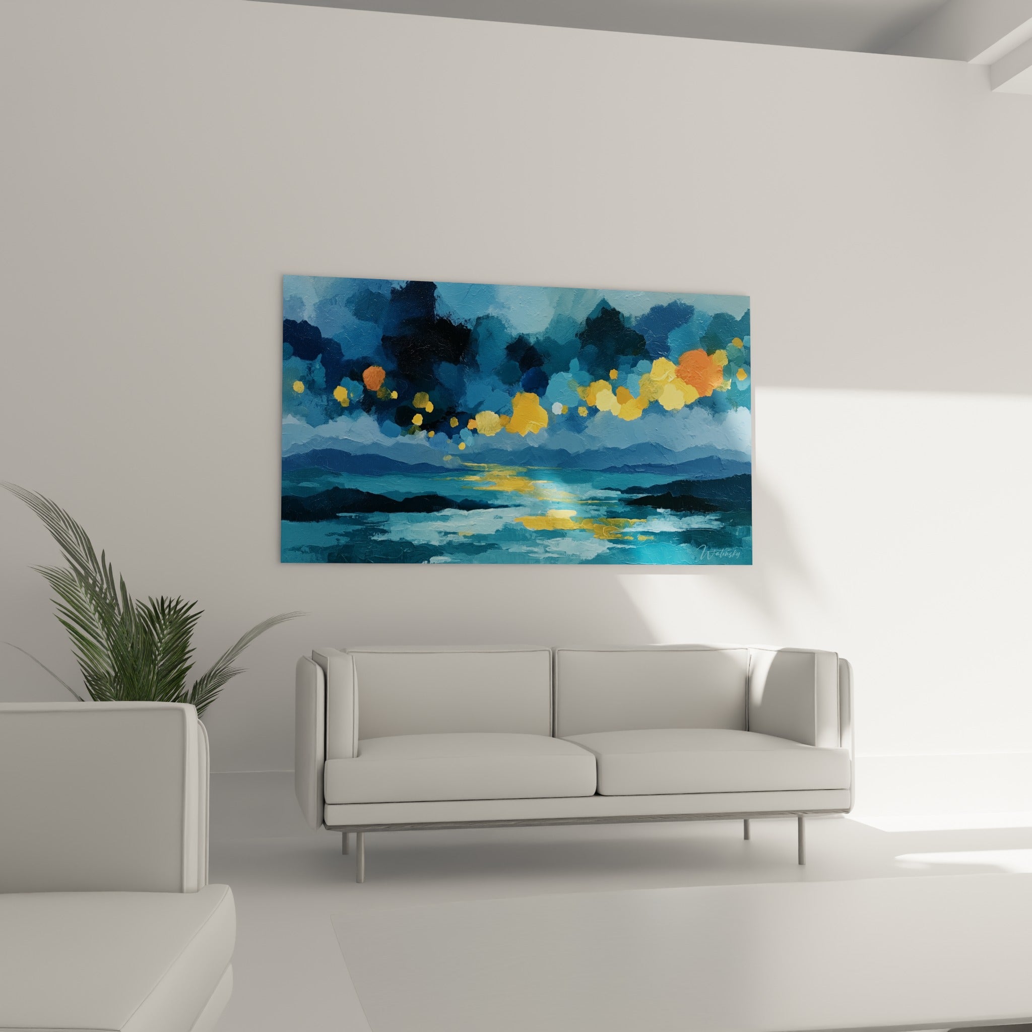 Reflets lumineux orangés sur mer turquoise, tableau abstrait accroché au-dessus d'un canapé dans un salon lumineux