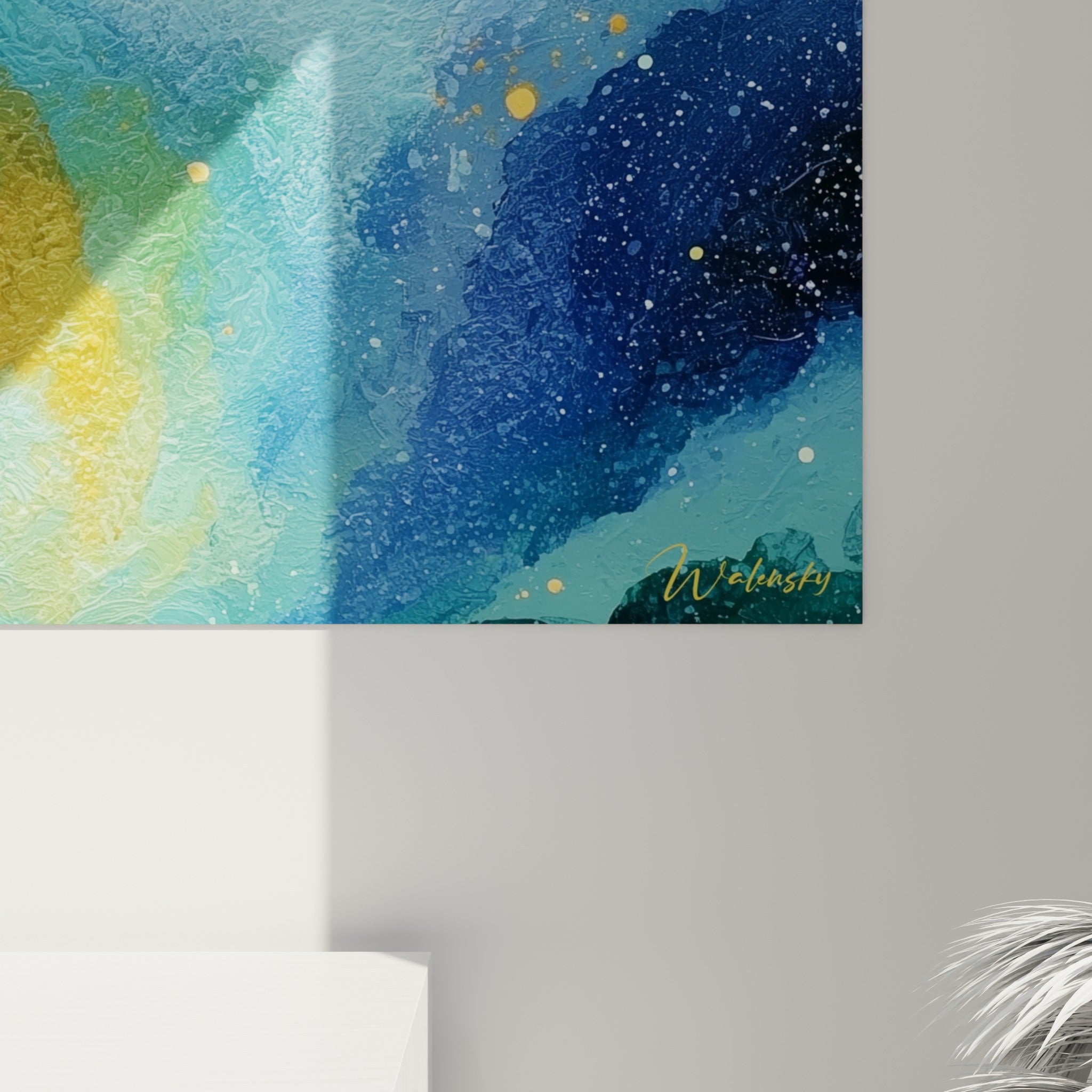 Matière épaisse en relief mêlant bleu nuit, turquoise et coulures dorées visibles de près sur la toile