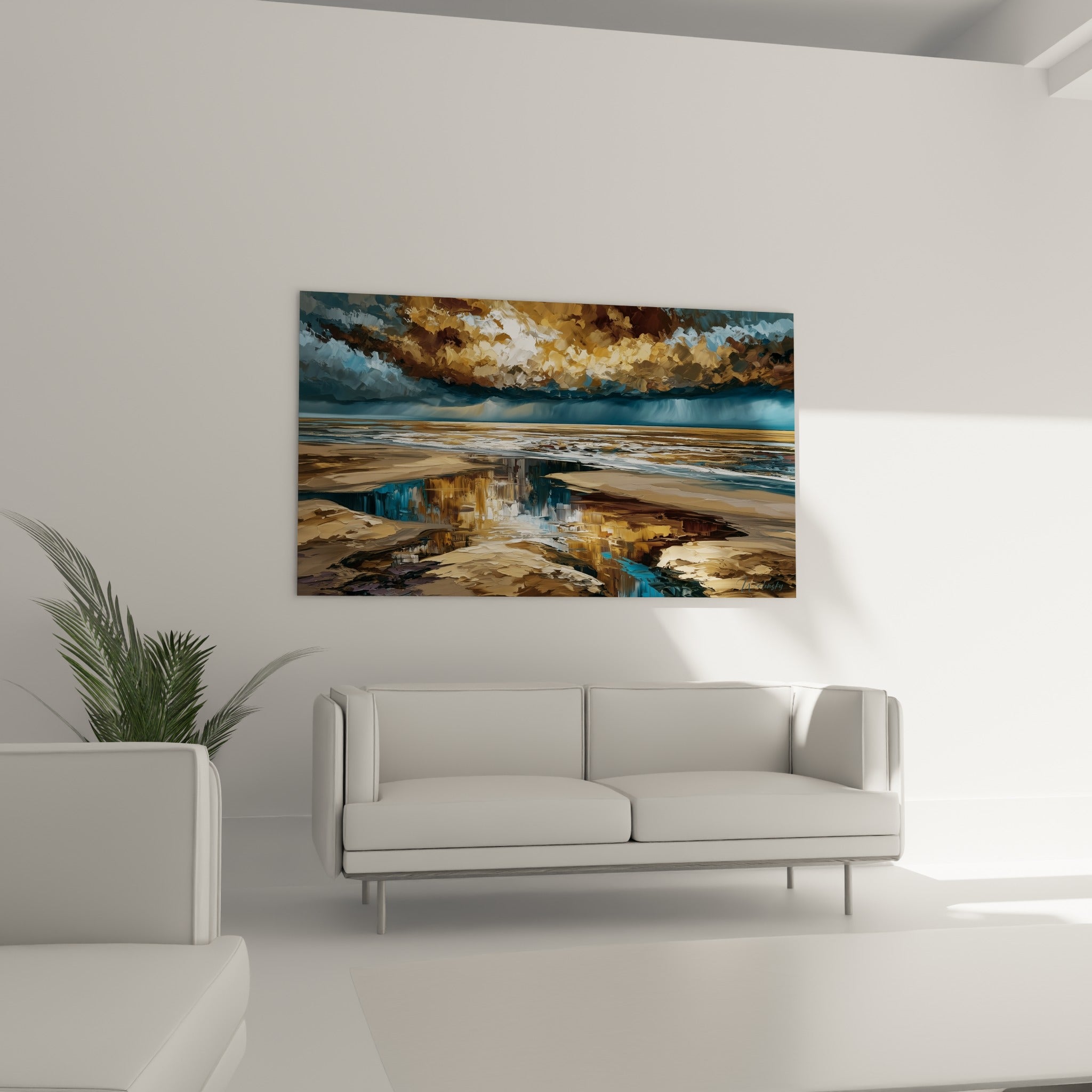 Rivage ocre et ciel bleu ardoise en pleine tension picturale, au-dessus d'un canapé dans un salon lumineux