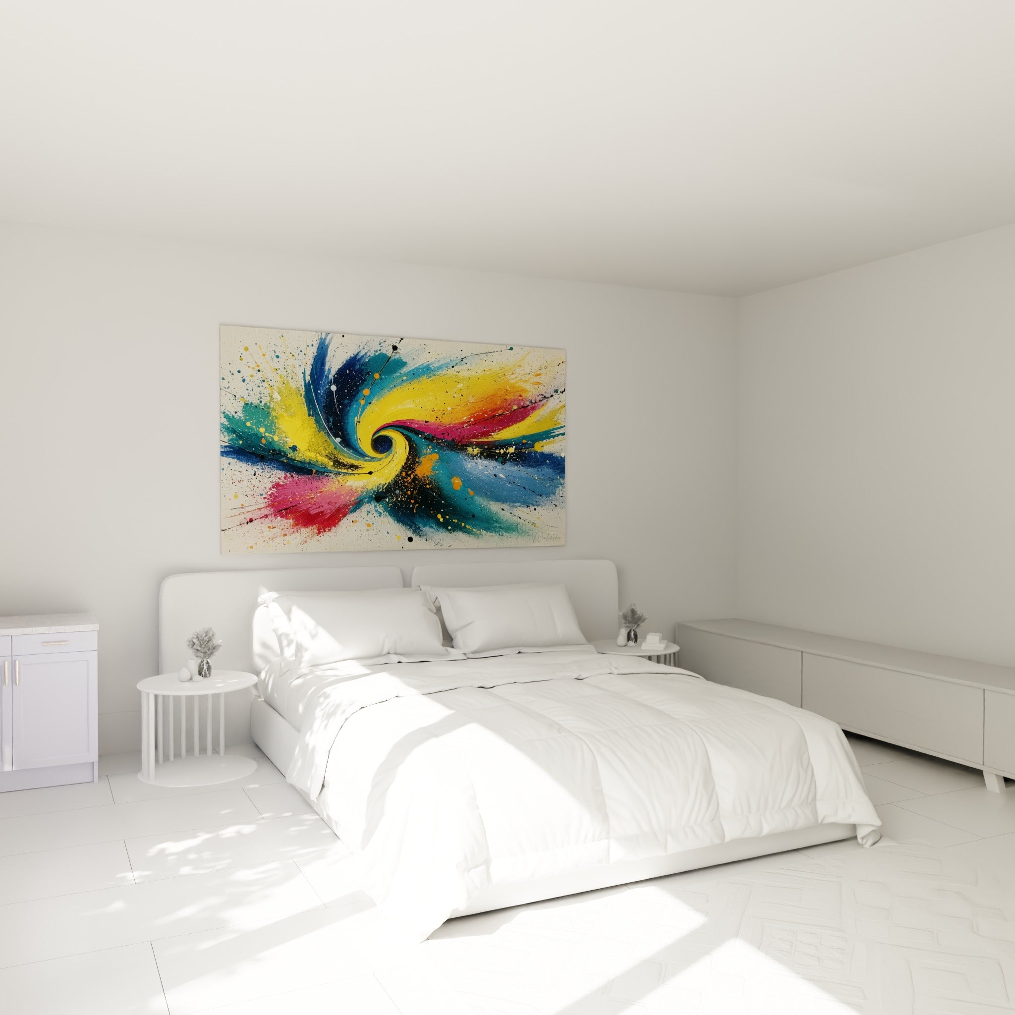 Spirale jaune vif et bleu pétrole éclaboussée au-dessus d'un lit dans une chambre claire