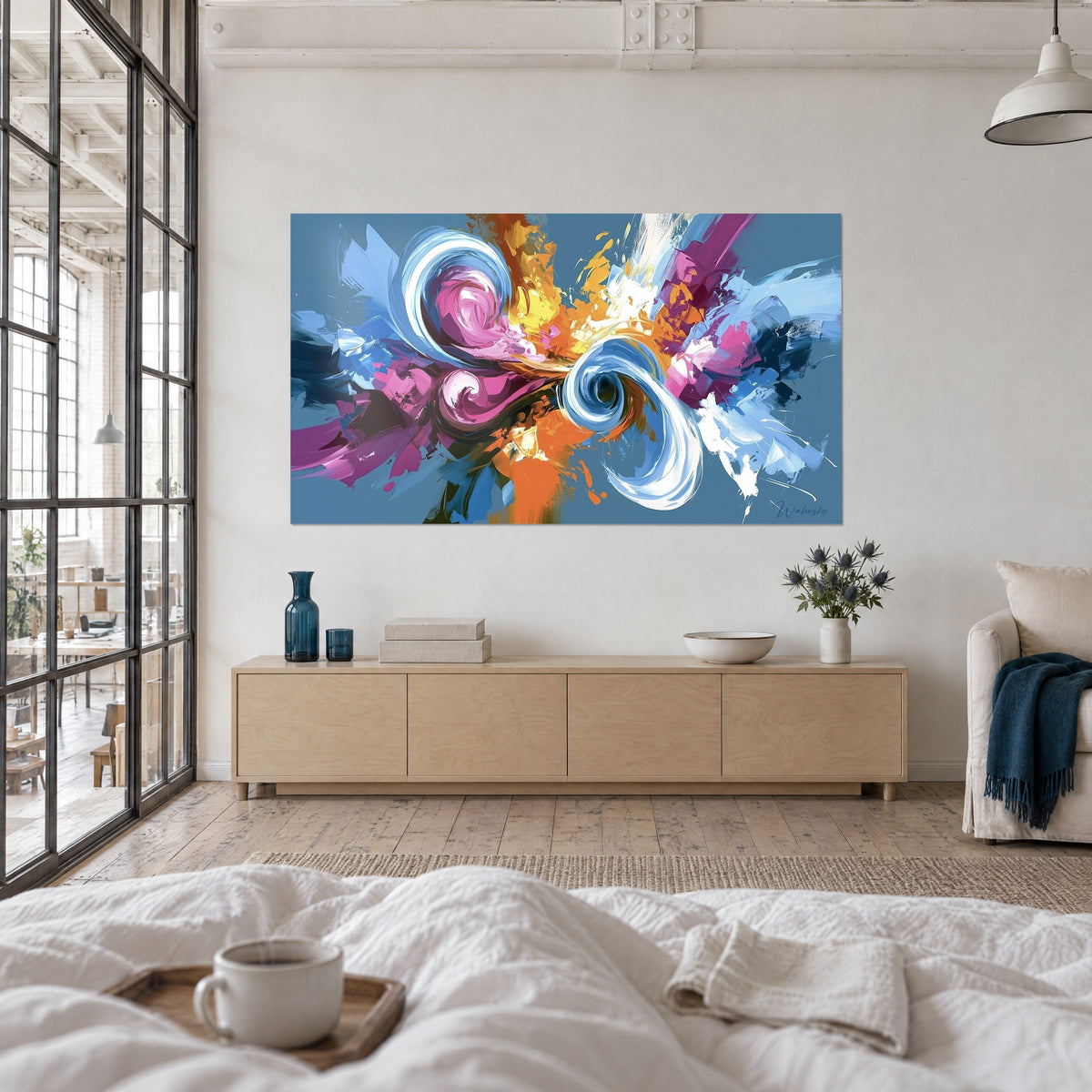 Tableau collision de spirales azur et orange brûlé, taches roses, couple de dos au-dessus d'un lit dans une chambre claire