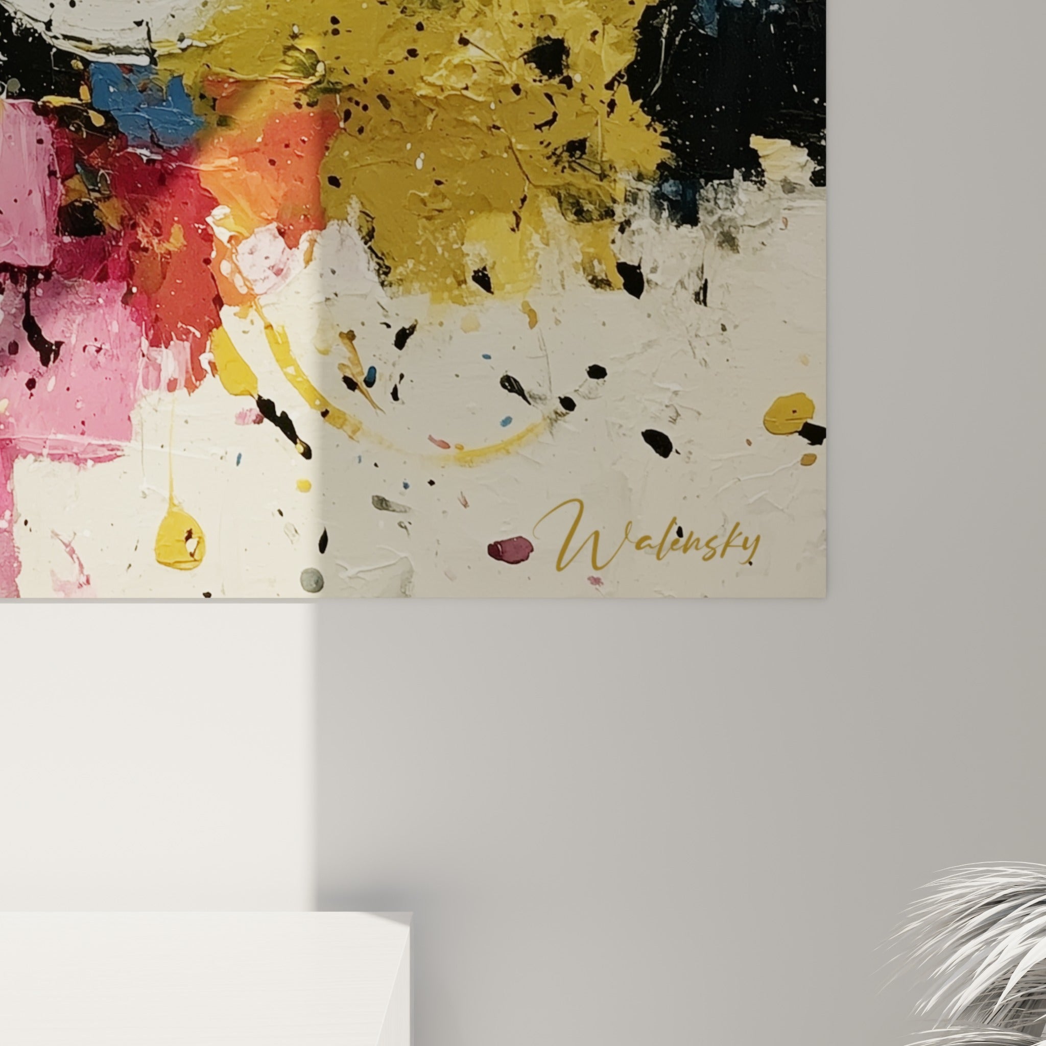 Empâtements jaune moutarde et coulures noires visibles de près sur ce tableau style Peinture abstrait texturé