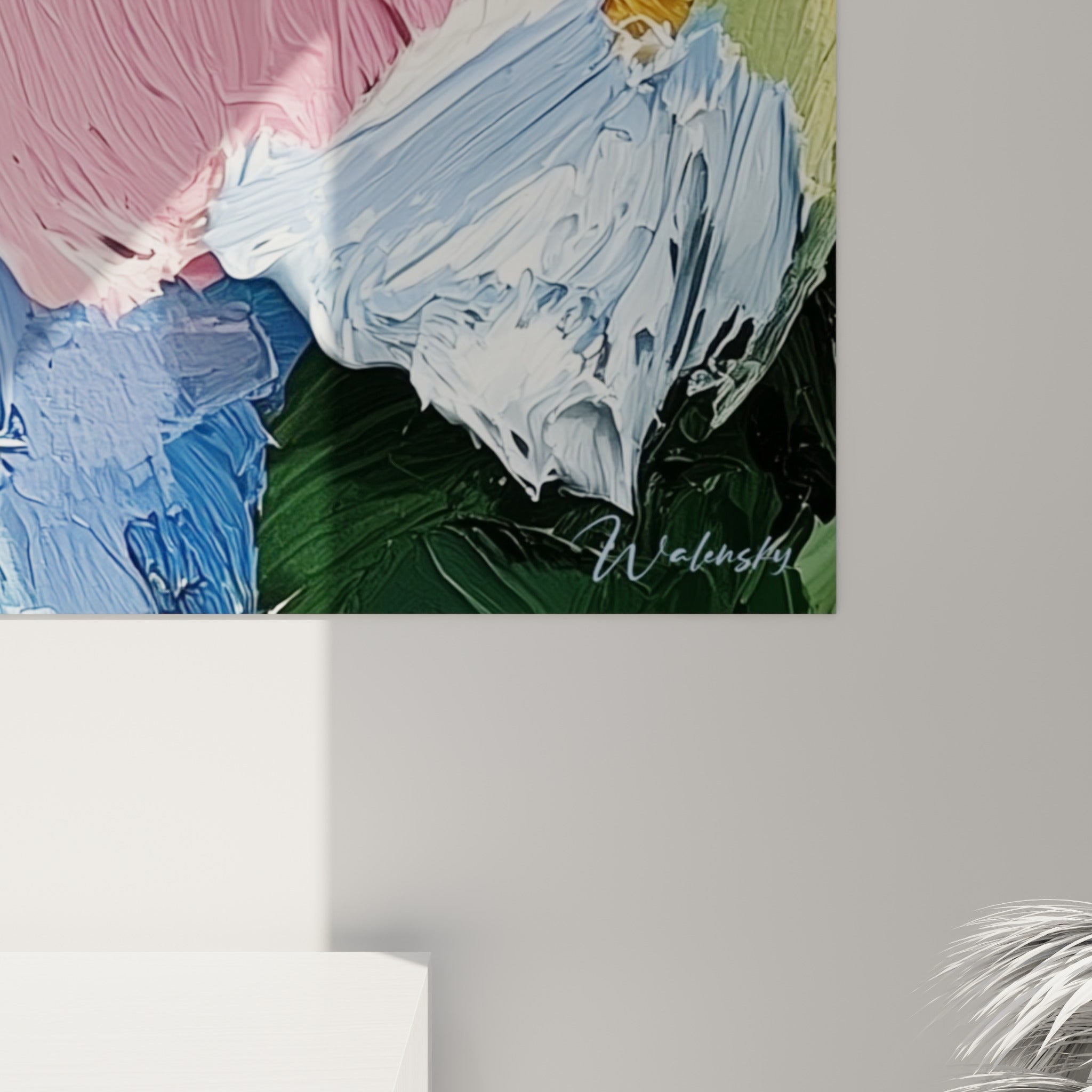 Empâtements épais mêlant blanc crème, violet et jaune moutarde visibles en gros plan sur la toile style Peinture abstrait