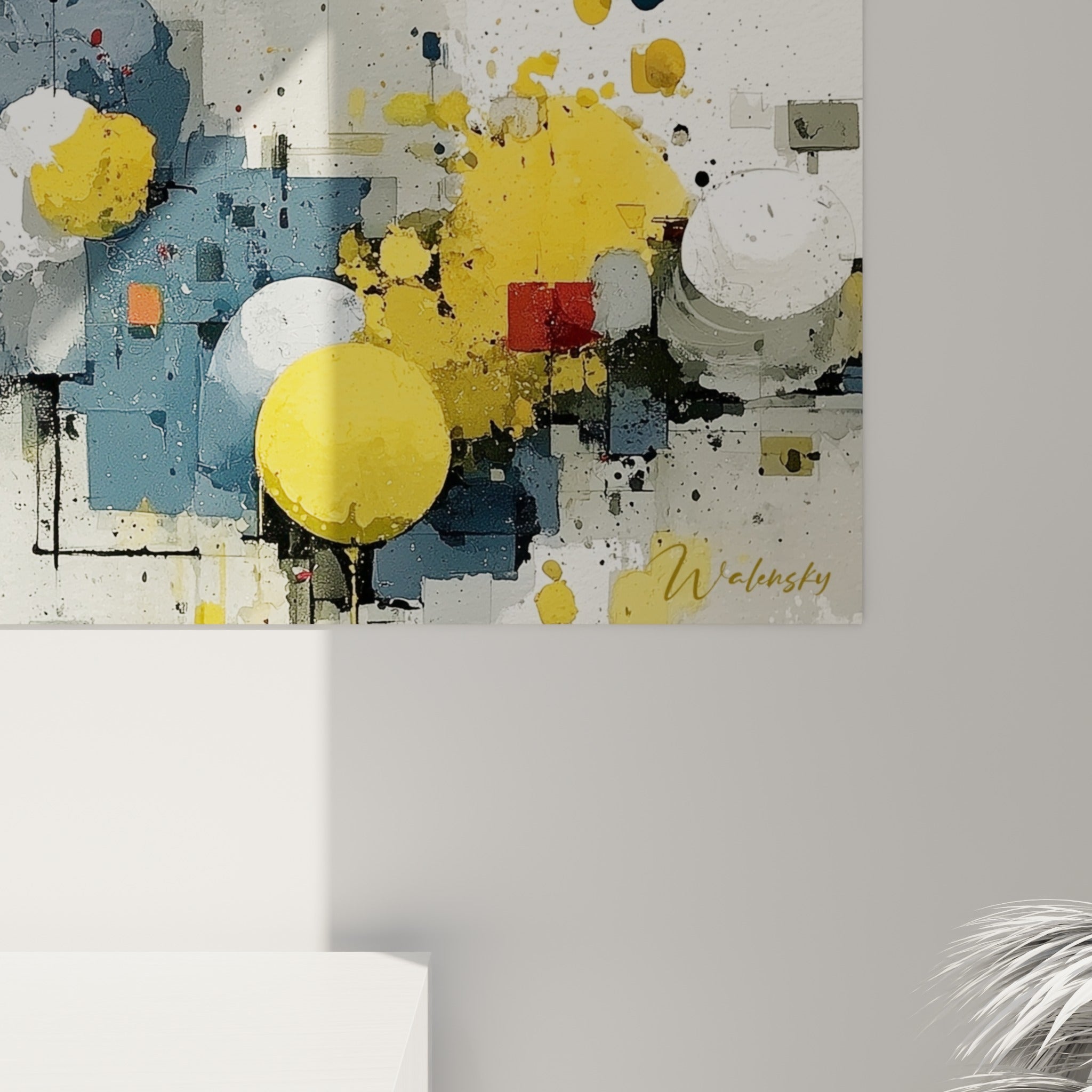Empâtements dorés et coulures anthracite se mêlant en gros plan sur la toile abstraite
