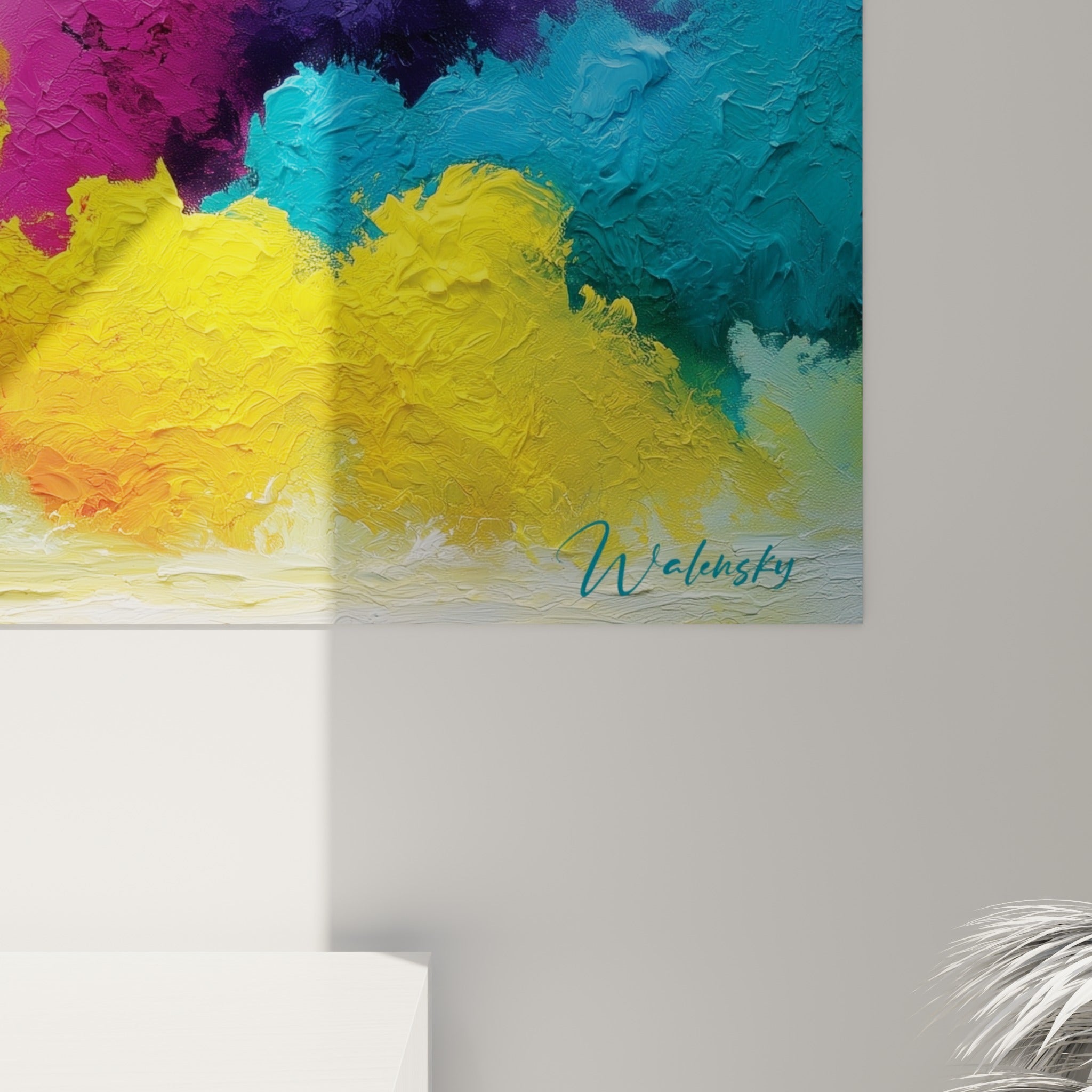 Empâtements épais jaune, rose et bleu turquoise révélant la matière et les coulures de peinture