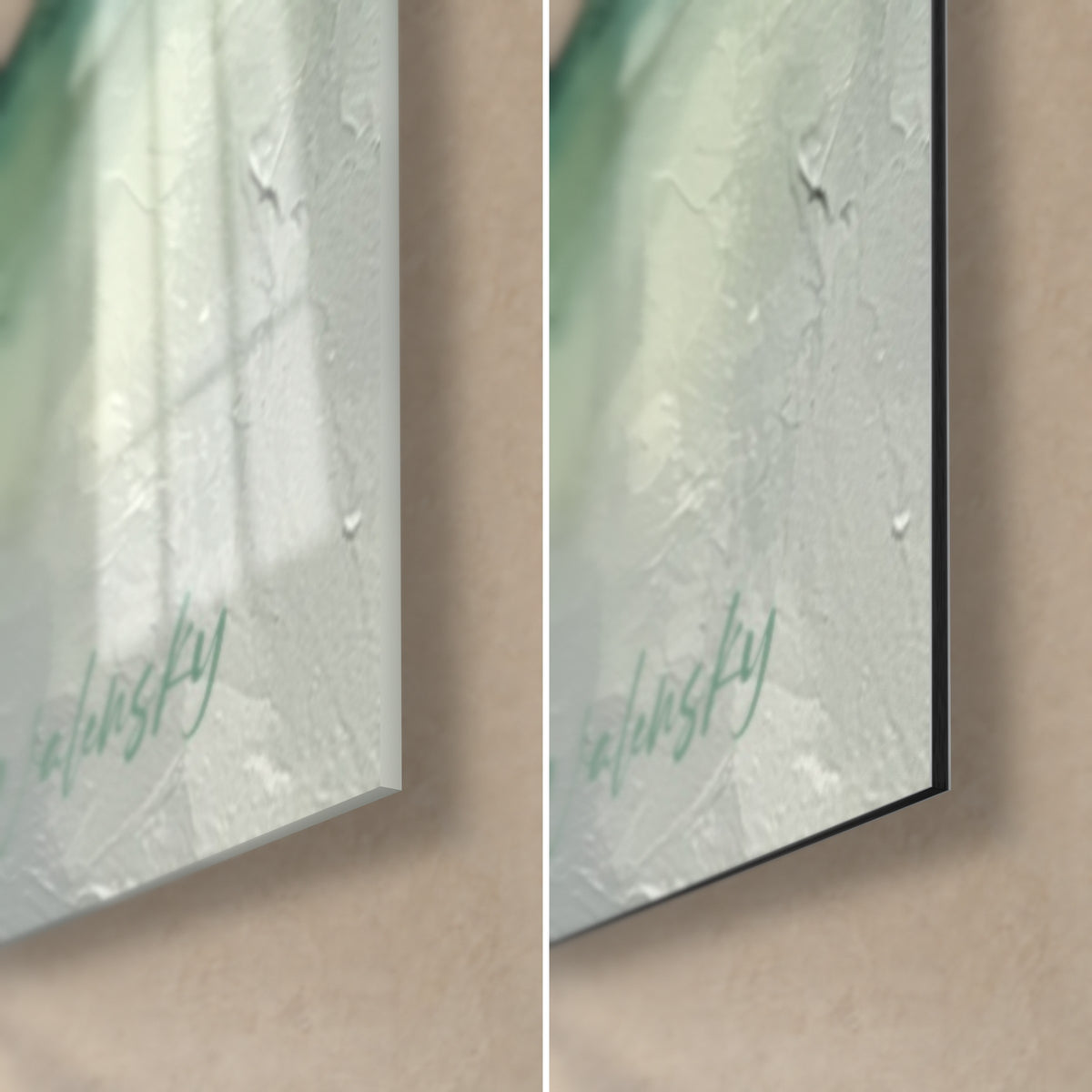 Schilderij van abstracte schilderkunst met paarse en turquoise penseelstreken, rechter onderhoek in glanzend glas en mat Dibond, rand van 3 mm