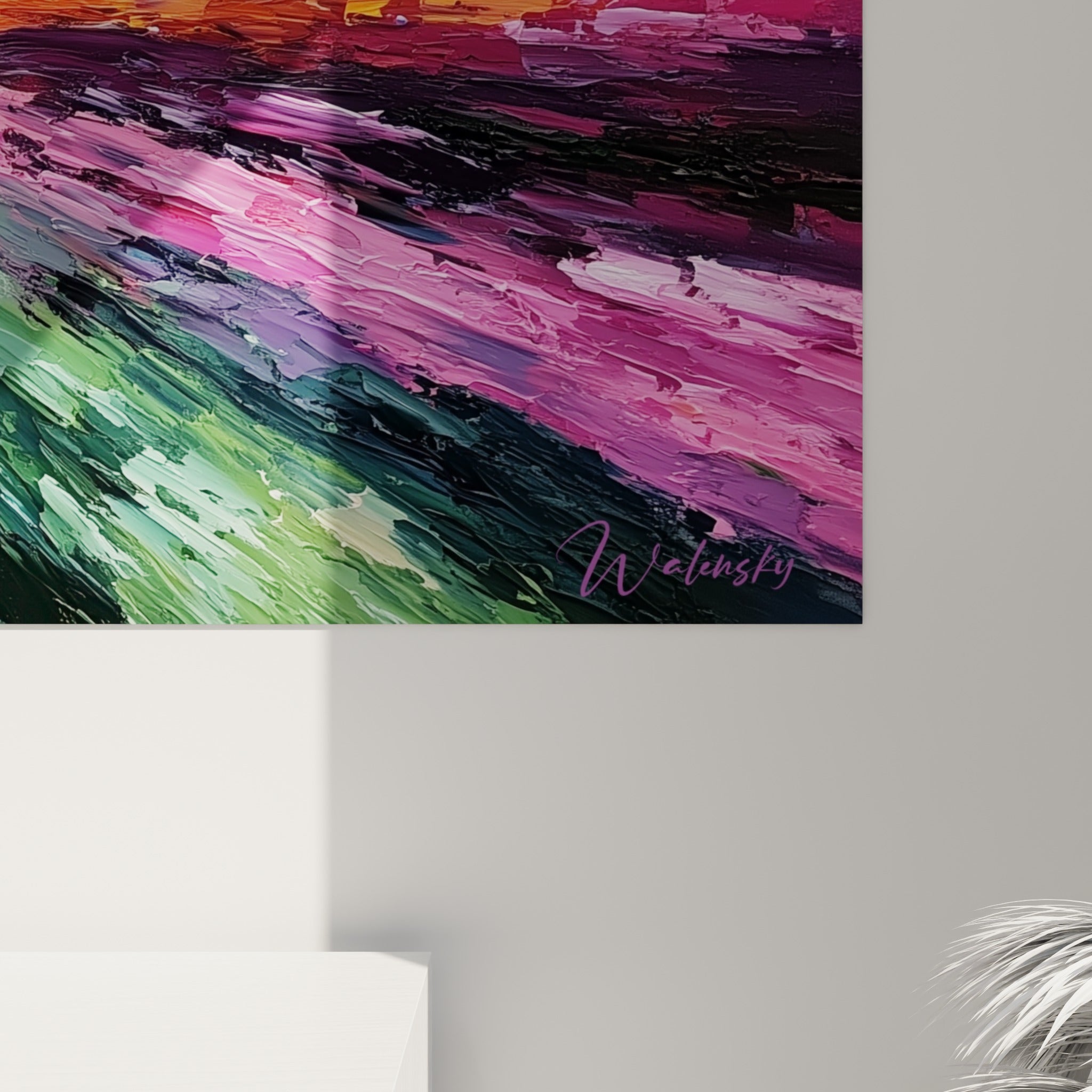 Empâtements épais de peinture orangée et fuchsia visibles en gros angle sur ce tableau style Peinture abstrait