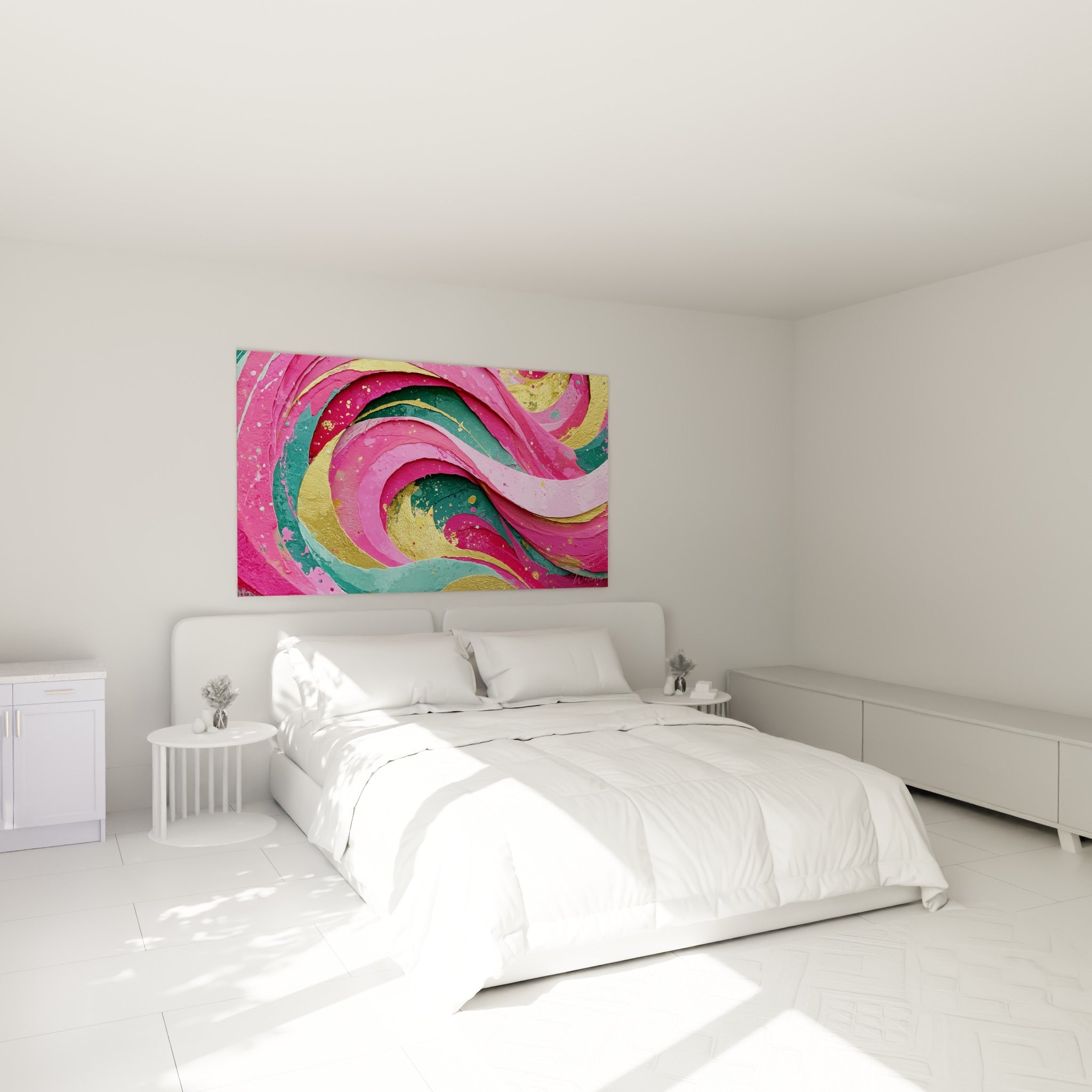 Tourbillon rose et sarcelle aux touches dorées accroché au-dessus d'un lit dans une chambre claire