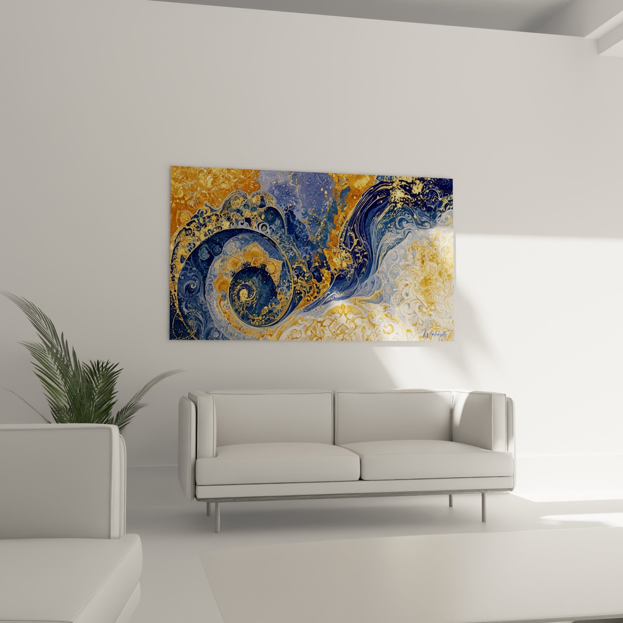 Tourbillon marbré bleu nuit et or, tableau accroché au-dessus d'un canapé dans un salon lumineux
