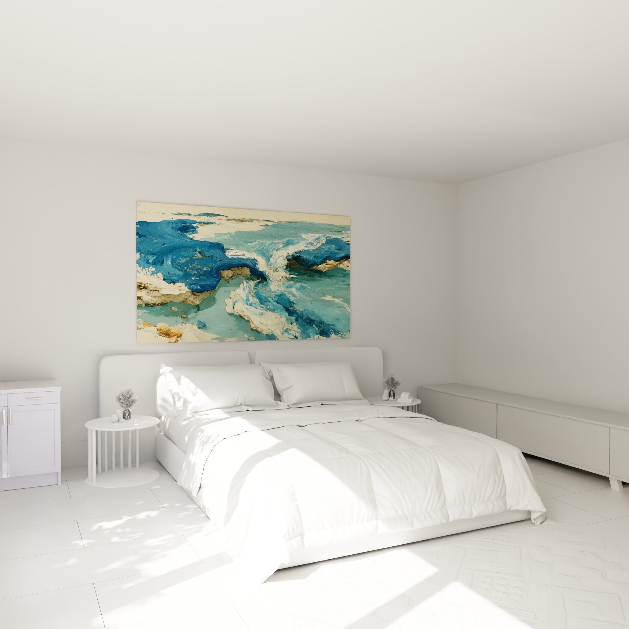 Courant turquoise et écume crème sculptée au-dessus d'un lit dans une chambre claire
