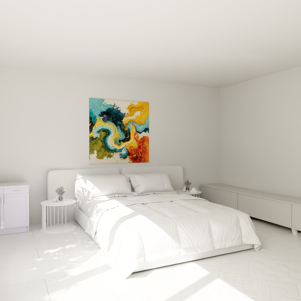 Volutes bleu turquoise et orange corail de ce tableau abstrait, au-dessus d'un lit dans une chambre claire