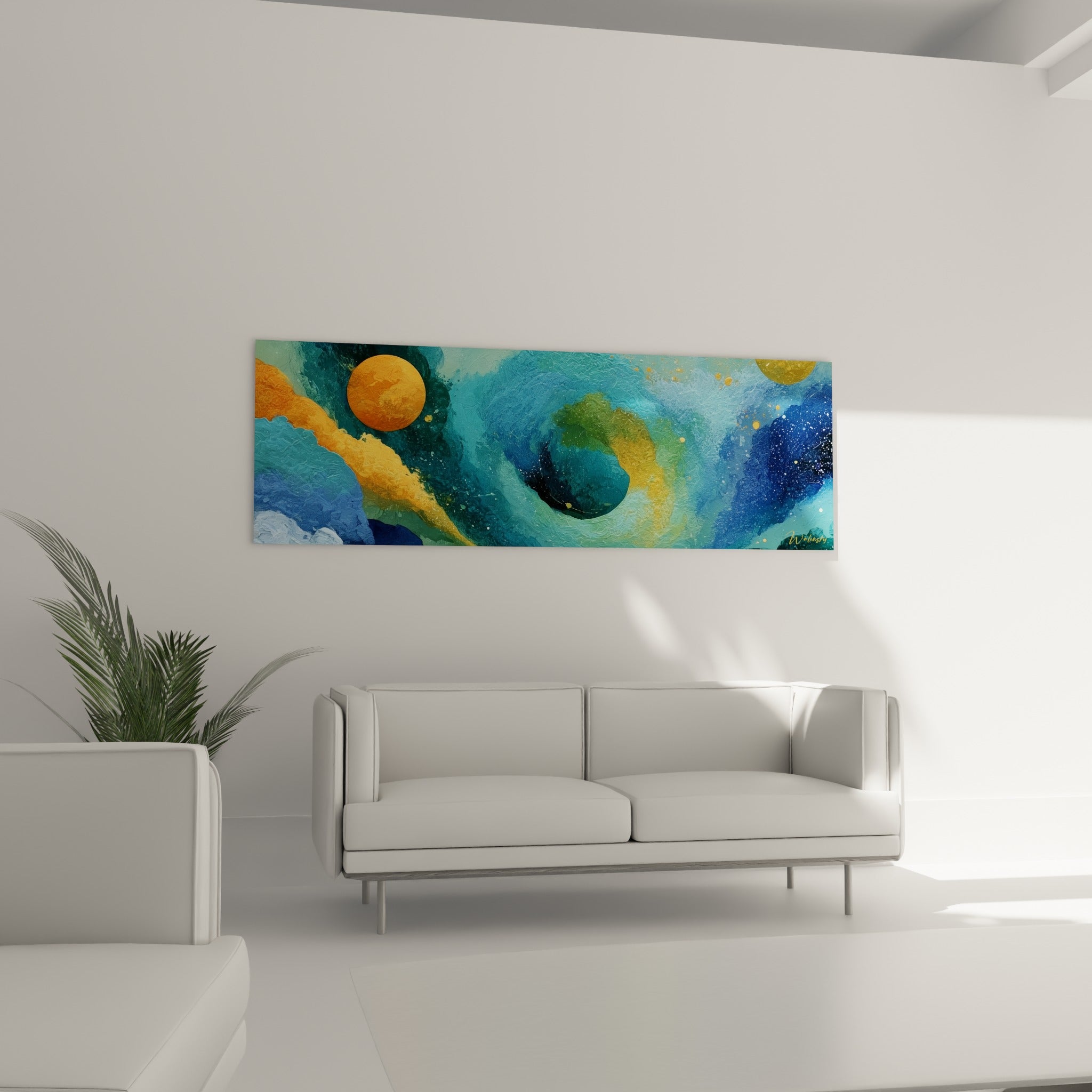 Composition turquoise et anthracite parsemée d'éclats dorés, au-dessus d'un canapé dans un salon lumineux