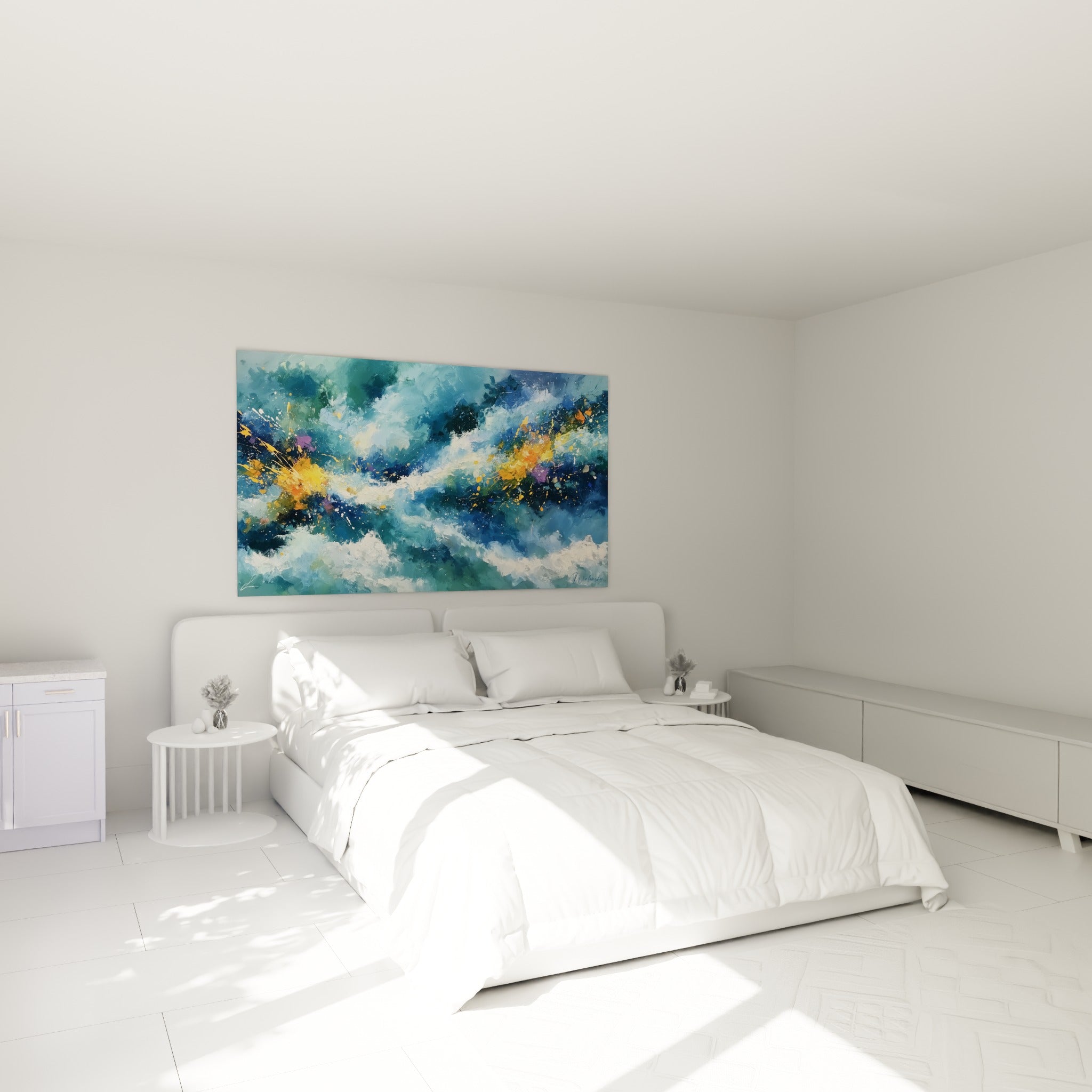 Éclats orangés et bleu turquoise d'une vague abstraite, accrochée au-dessus d'un lit dans une chambre claire