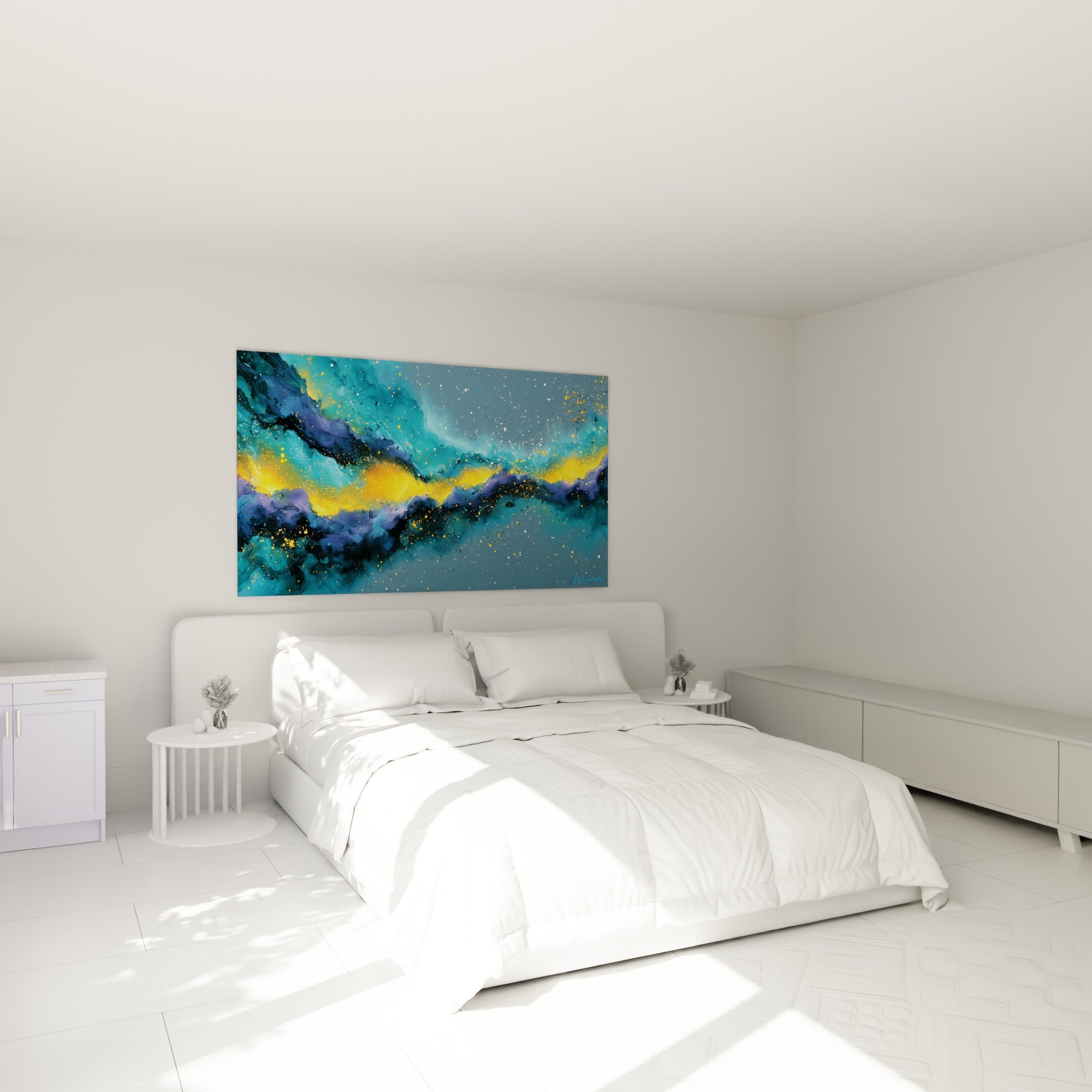 Volutes turquoise et éclats dorés d'une nébuleuse abstraite au-dessus d'un lit dans une chambre claire