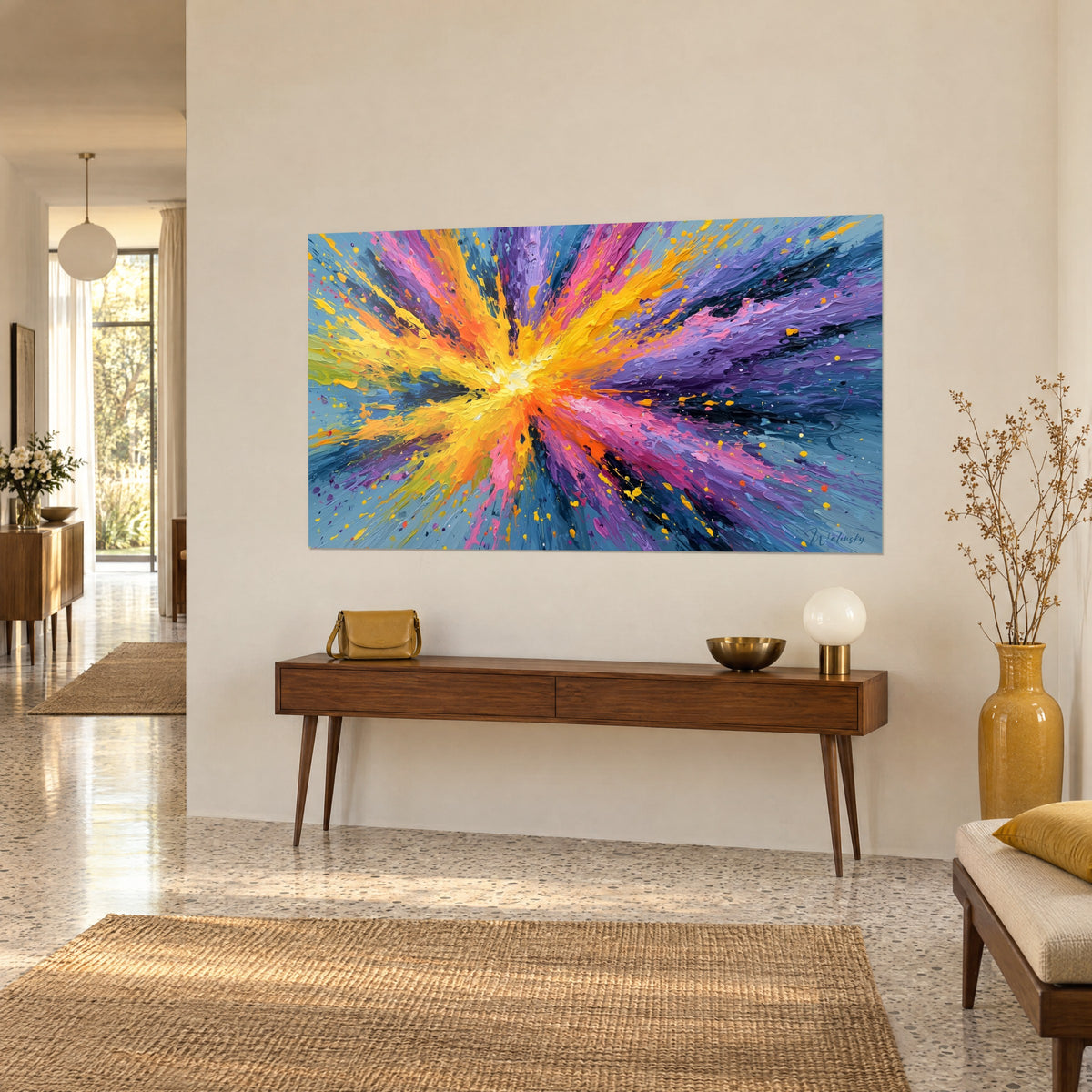Schilderij spatten van oranje en violette verf die uit een ivoren hart schieten, driekwartaanzicht, houten console en amberkleurige vaas