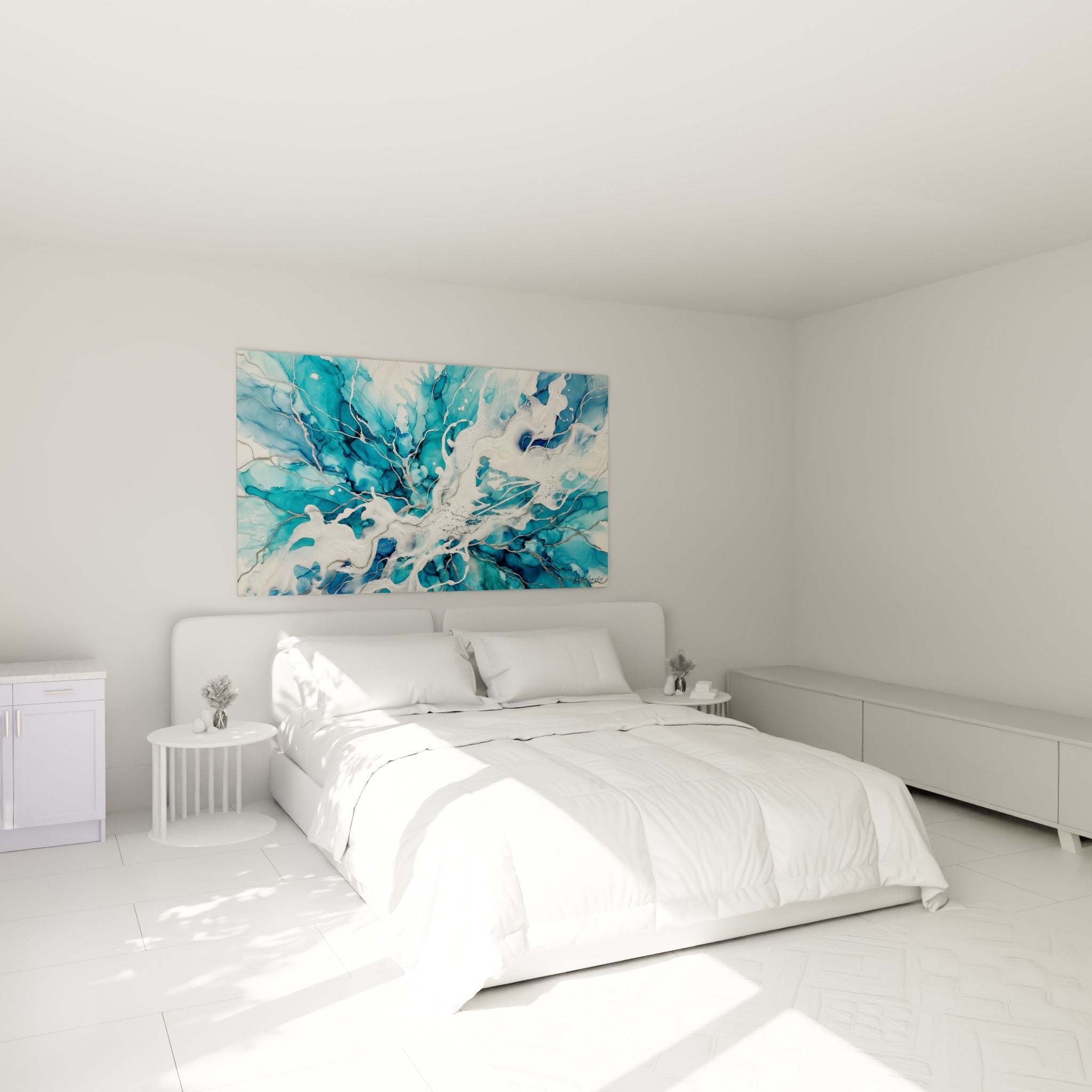 Vagues bleu turquoise et blanc figées dans une composition fluide au-dessus d'un lit dans une chambre claire
