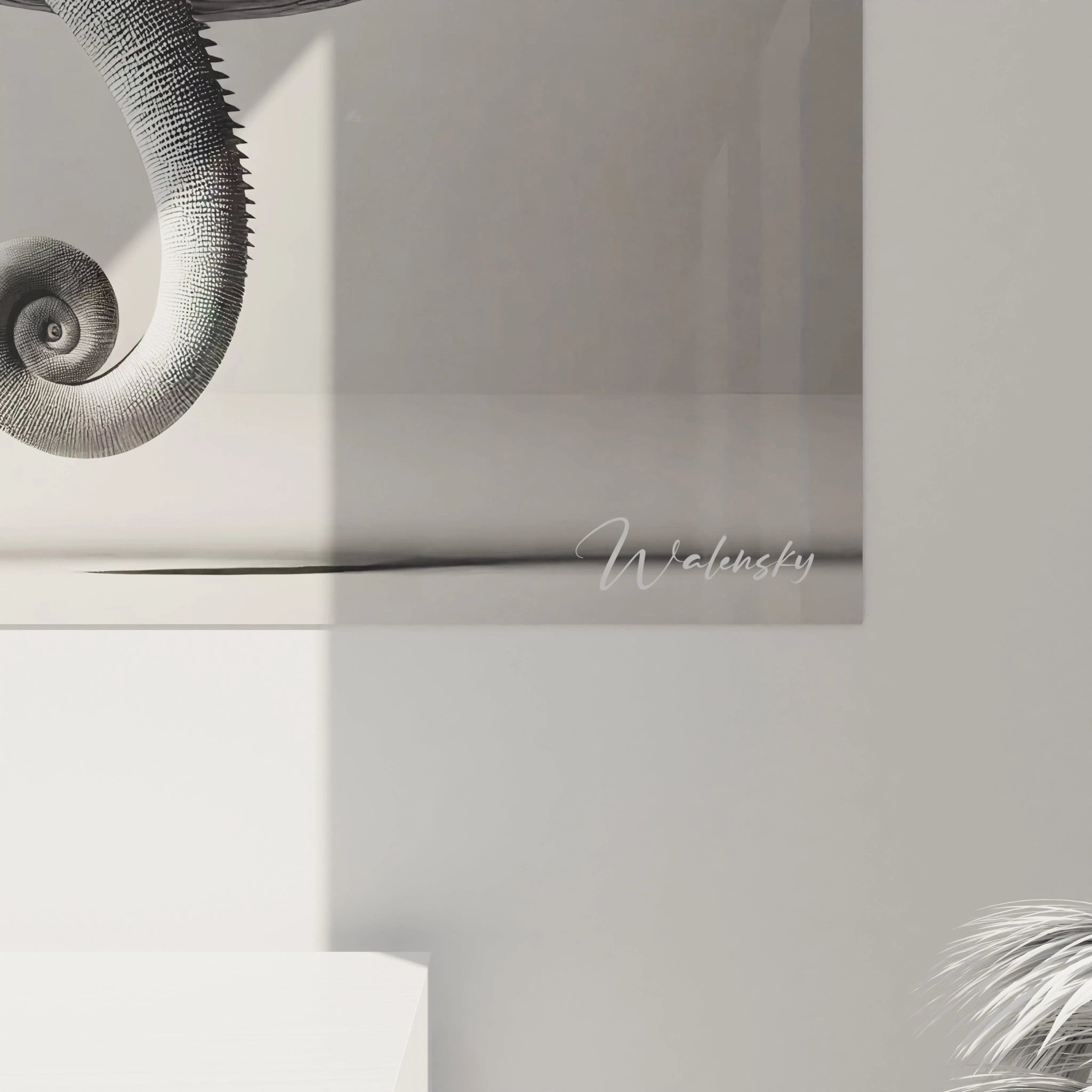 vue rapprochée du tableau caméléon révélant chaque détail des écailles textures saisissantes et fond gris épuré pour un effet artistique captivant parfait pour un décor moderne






