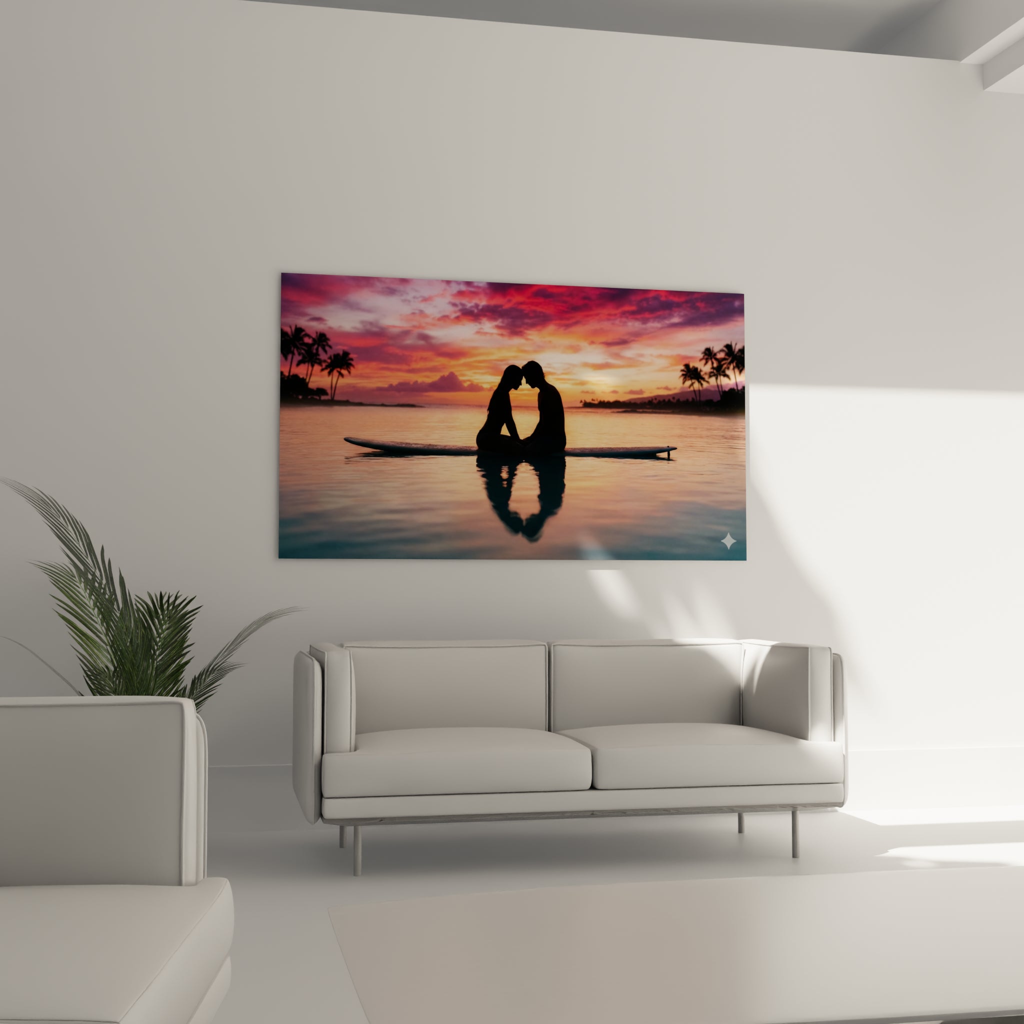 Deux silhouettes tendres au coucher du soleil orangé et rose, au-dessus d'un canapé dans un salon lumineux