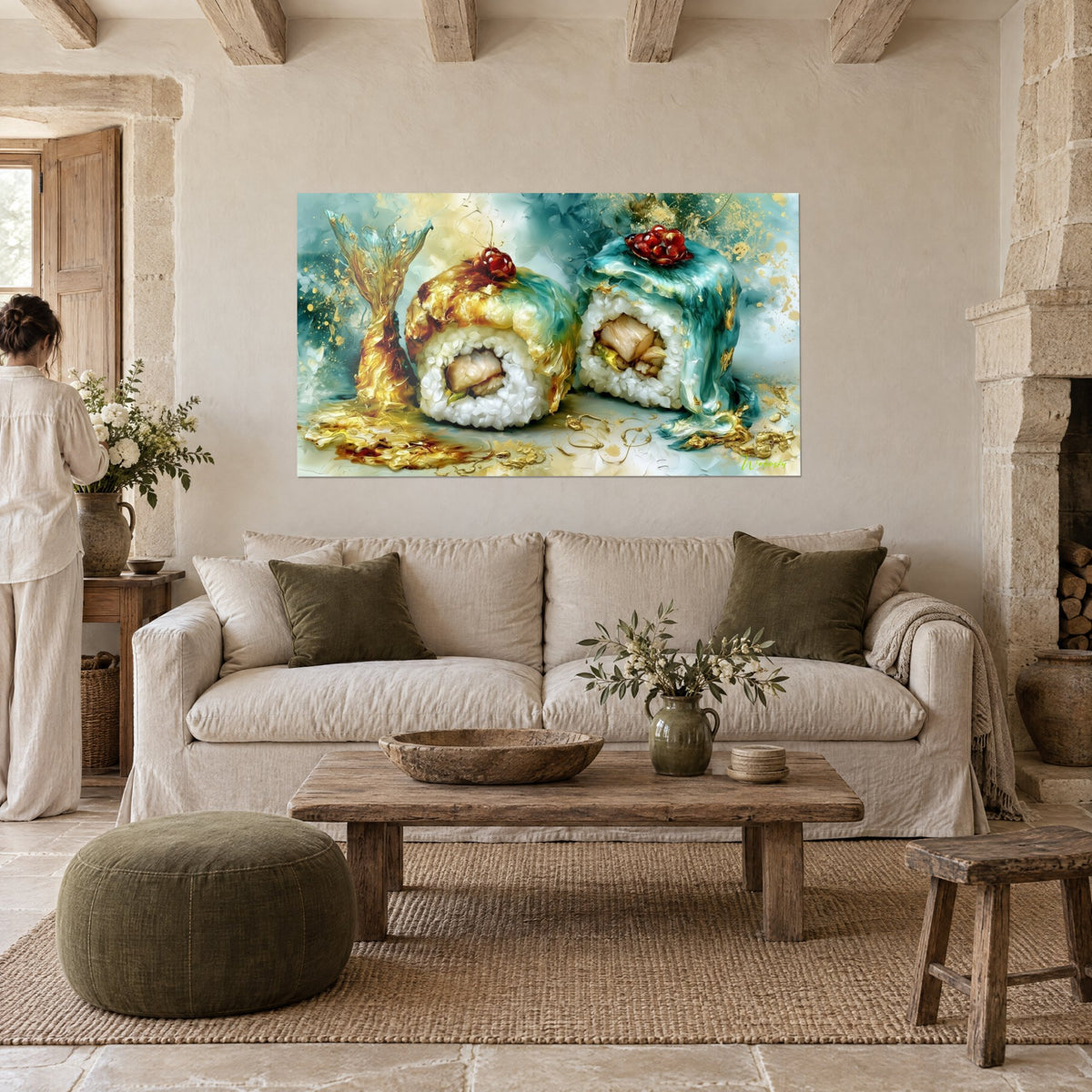 Tableau sushis nappés d'or liquide et de turquoise, œufs rouges brillants, queue dorée ; personne de dos, au-dessus d'un canapé dans un salon lumineux