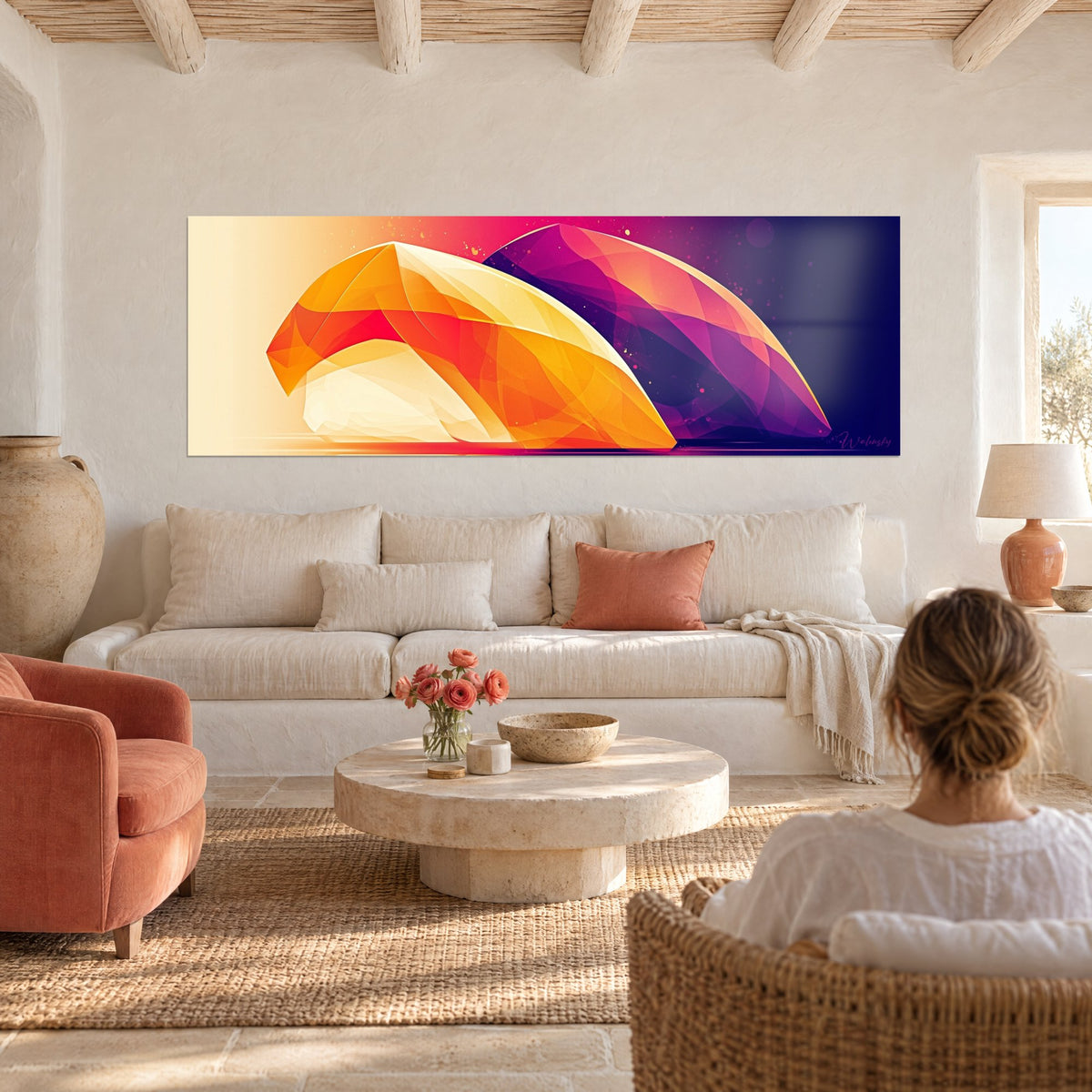 Gemälde Sushi Nigiri mit kristallinen orangefarbenen und violetten Facetten, Duo aus Kuppeln, über einem Sofa in einem hellen Wohnzimmer