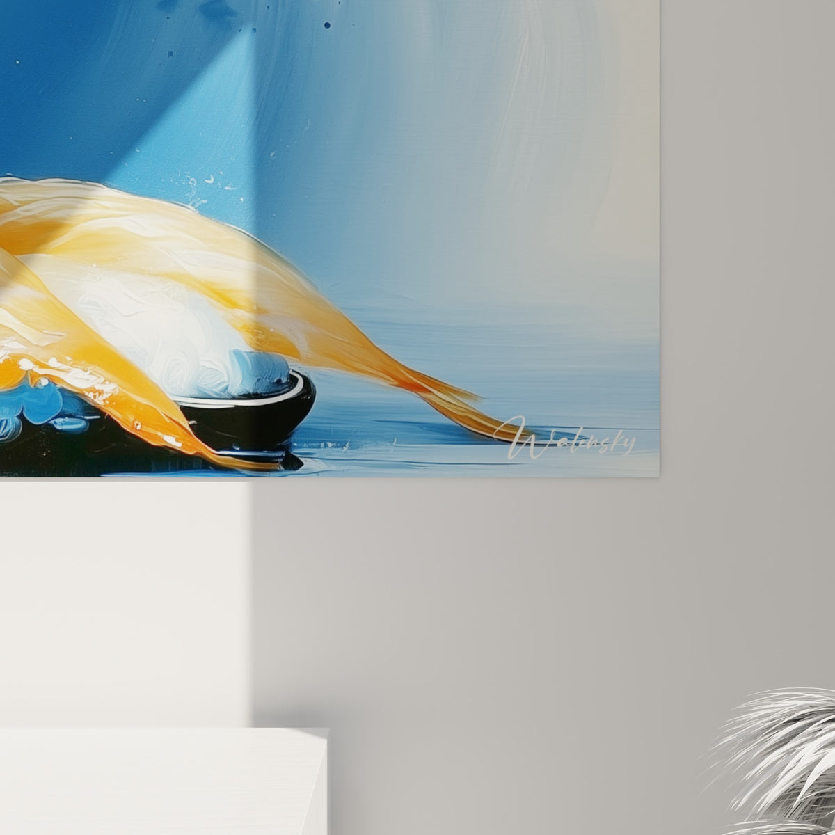 Empâtements orangés et coulures blanches se mêlent au bleu marine, révélant la matière épaisse de la peinture.