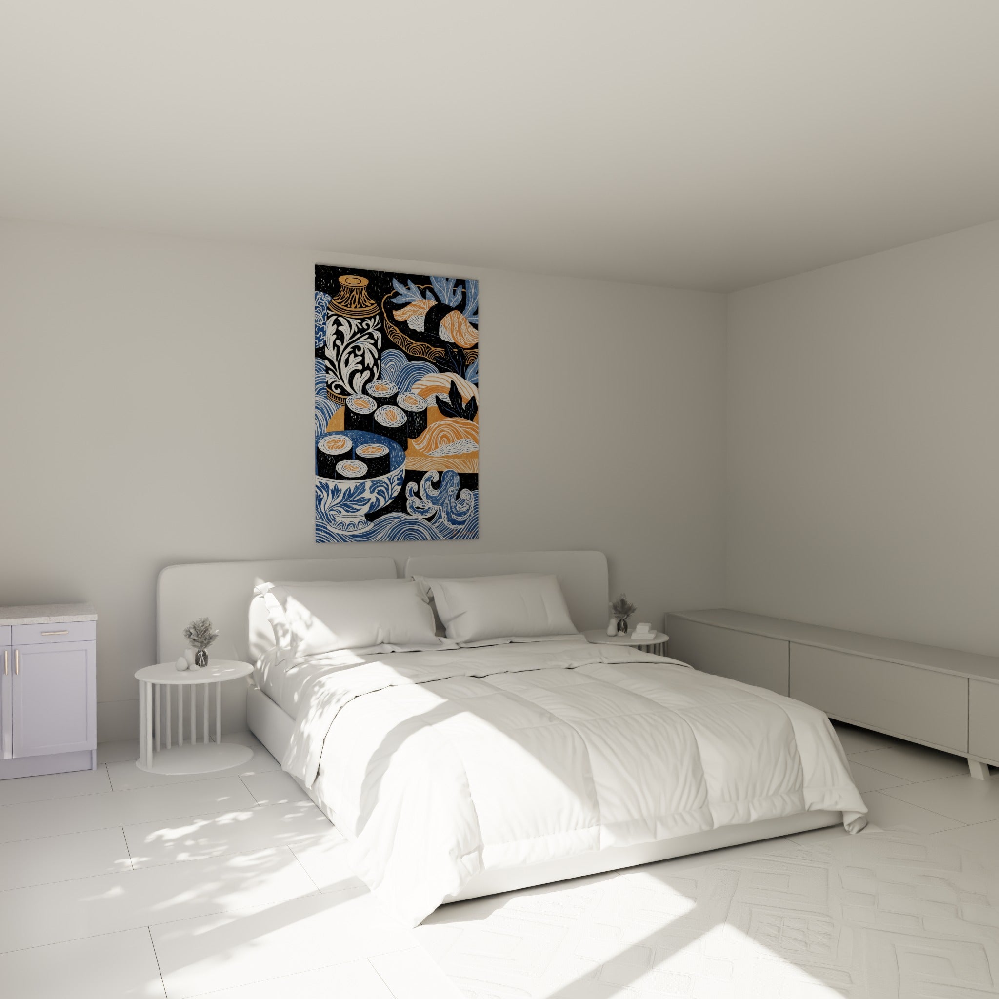 Rouleaux de sushi orangés et vase bleu ornemental au-dessus d'un lit dans une chambre claire