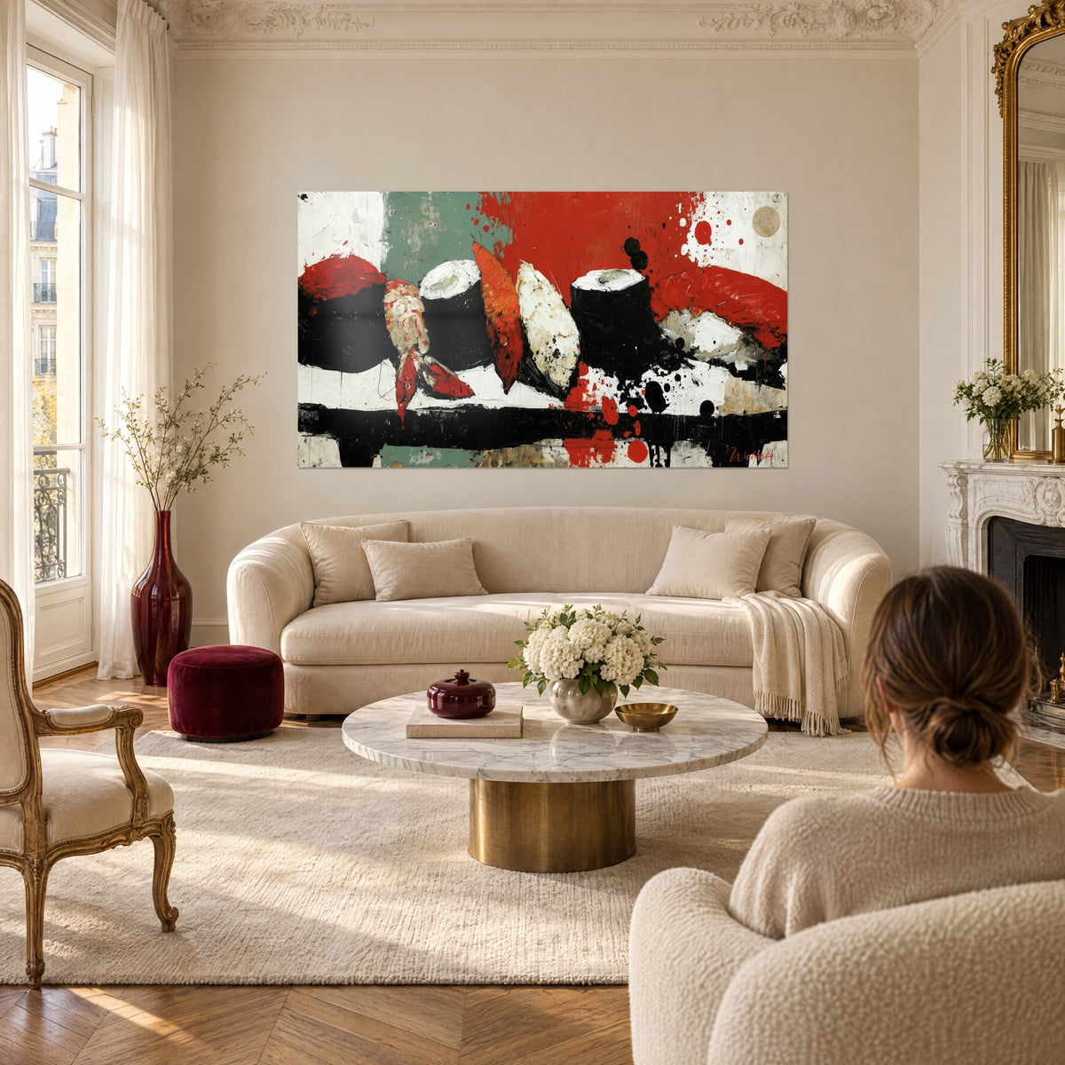 Schilderij met een rij rode garnalen-nigiri in rood en zwart, achtergrond in gebroken wit en salie groen, boven een bank in een lichte woonkamer