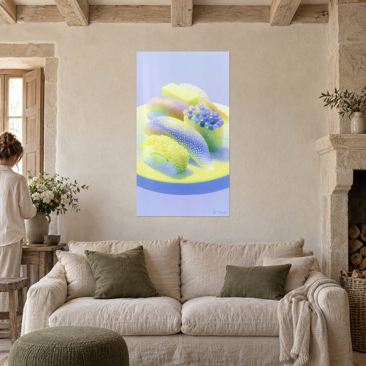 Cuadro nigiri puntillista en amarillo limón y azul lavanda, huevas perladas, persona de espaldas, colgado sobre un sofá en un salón luminoso
