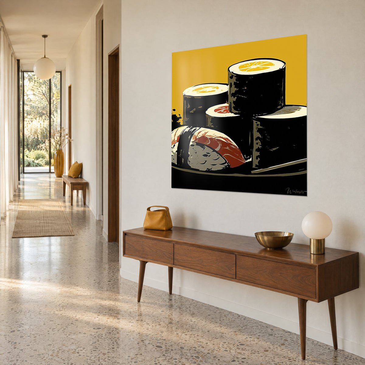 Quadro rotolini di sushi avvolti da alga nera, cuori di limone allo zafferano, fondo senape, visti in prospettiva in fondo a un corridoio chiaro
