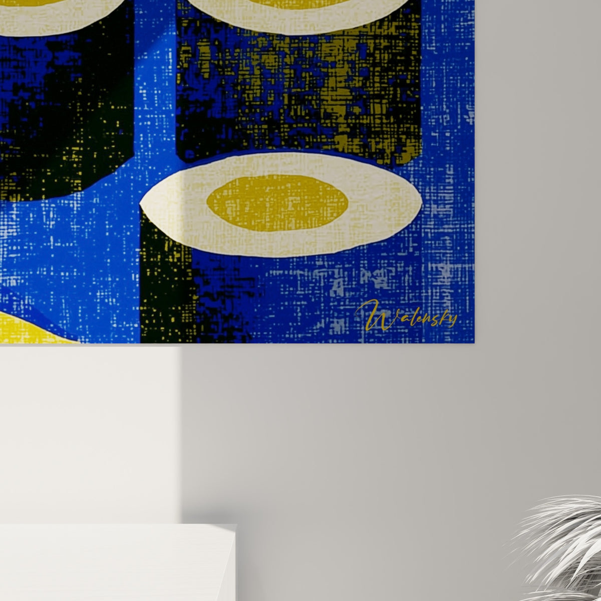 Empâtements texturés révélant le grain de toile sur les cylindres bleu marine et cercles dorés du tableau sushi