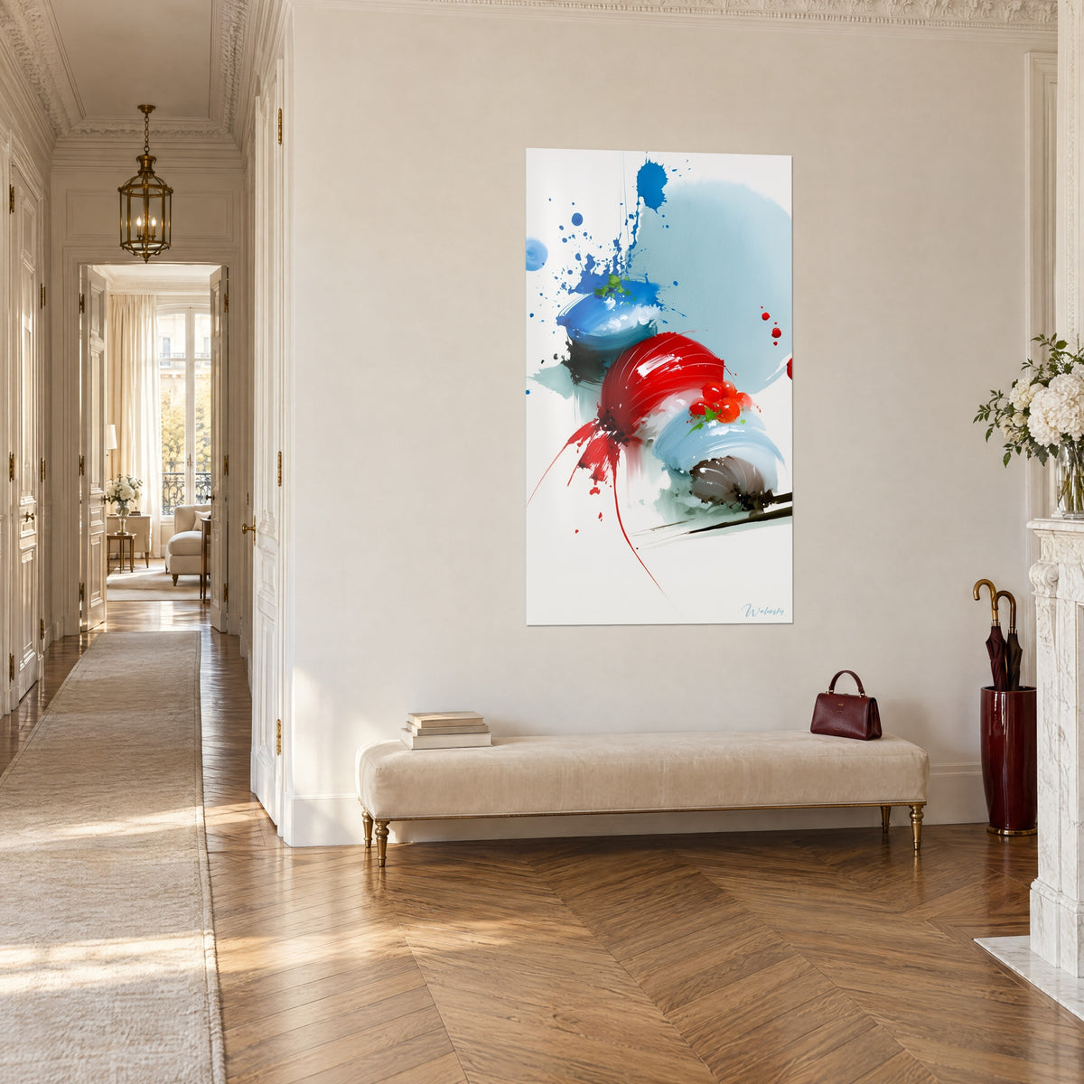 Quadro sushi blu azzurro e rosso vivo, sottili colature verticali su fondo bianco crema, visto di tre quarti in un corridoio haussmanniano