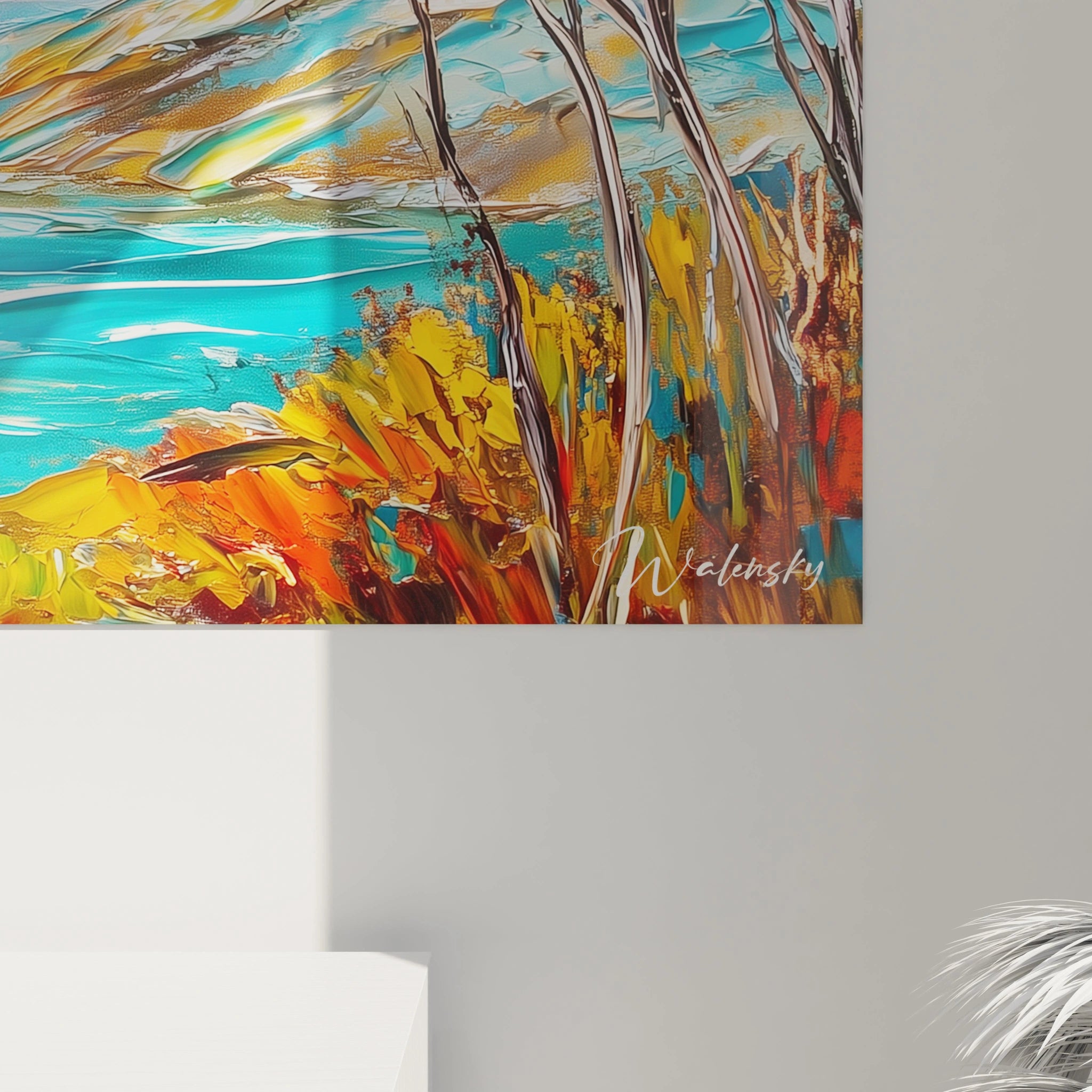 Tableau montagne panoramique offrant une vue sur une vallée alpine aux eaux turquoise, bordée d'arbres automnaux rouge vif et jaune doré, montagnes aux teintes bleutées sous un ciel clair, réalisé avec une technique de peinture texturée en relief.
