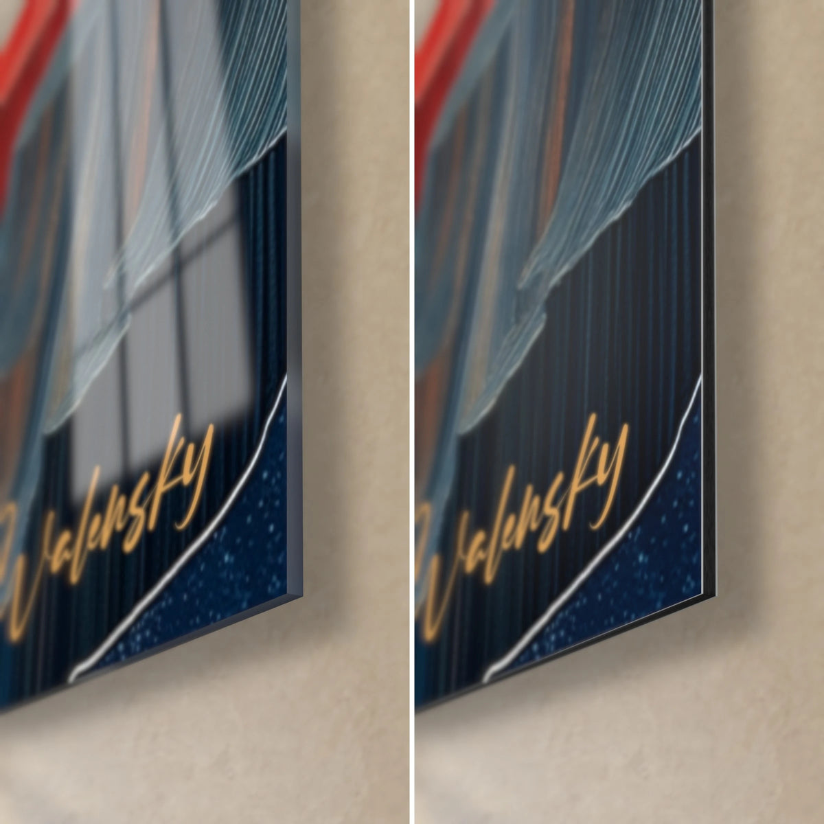 Tableau canyon stylisé, coin bas droit : signature dorée sur fond bleu nuit, verre brillant à gauche, Dibond mat à droite