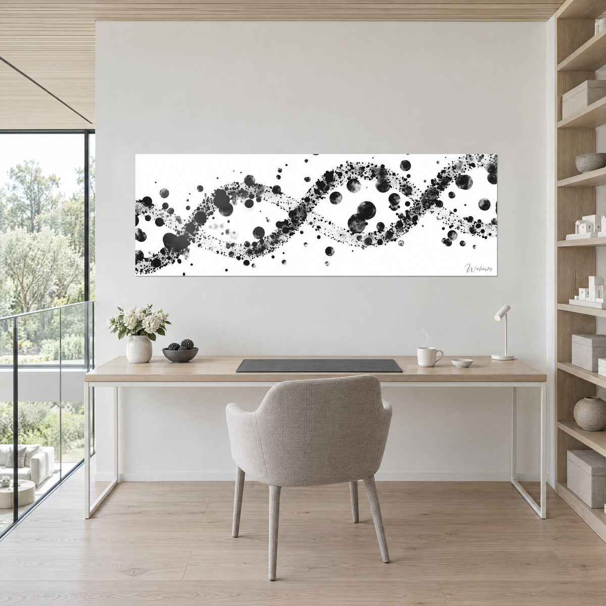 Tableau hélice pointilliste noir et blanc, grosses perles sombres et fins points, au-dessus d'un bureau en bois clair