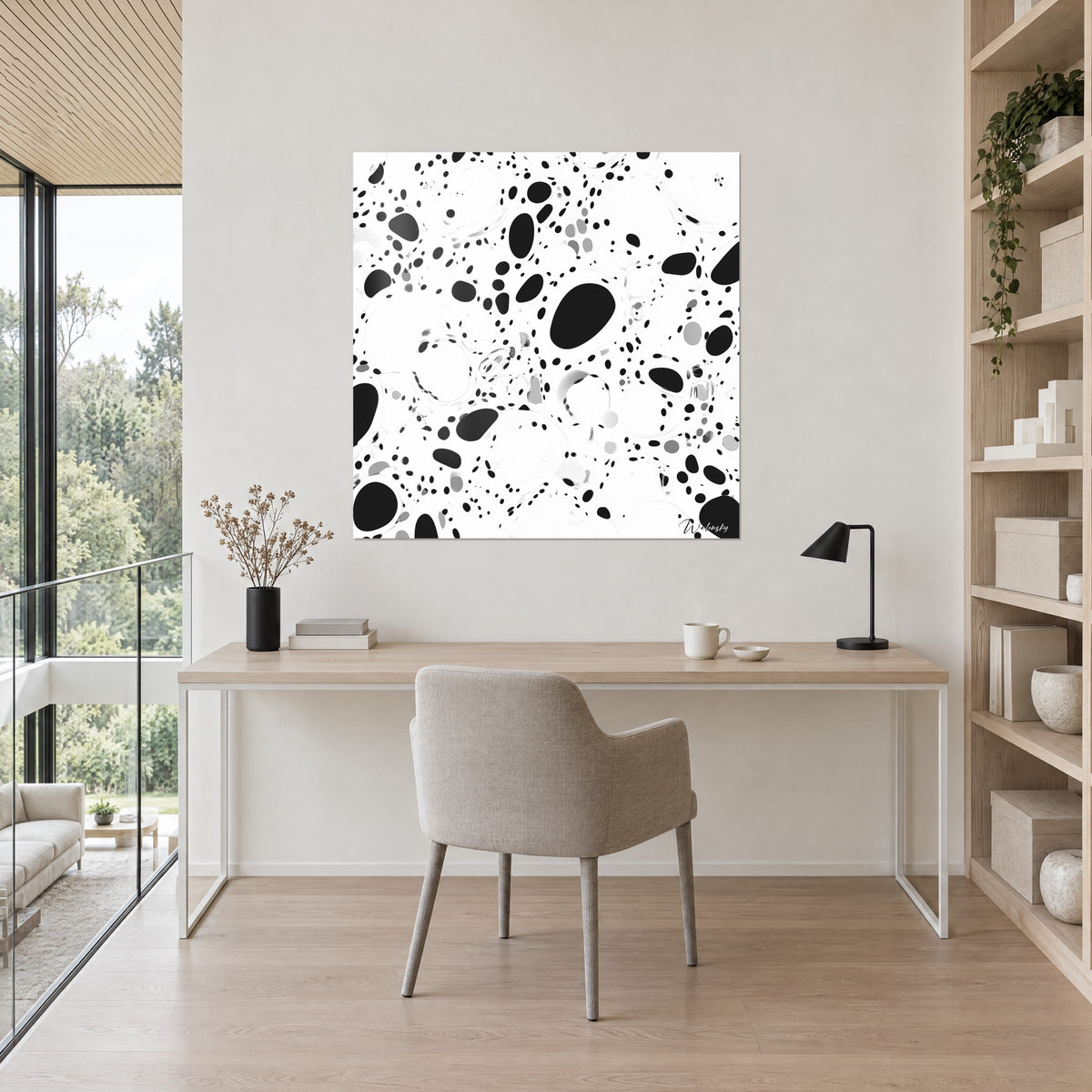 Quadro con schizzi neri e grigi su fondo avorio, ovali di dimensioni varie, sopra una scrivania di legno chiaro