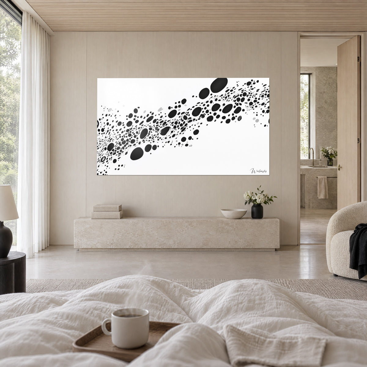 Tableau voie lactée de pastilles noires sur fond blanc, gouttes grises éparses, au-dessus d'un lit dans une chambre claire