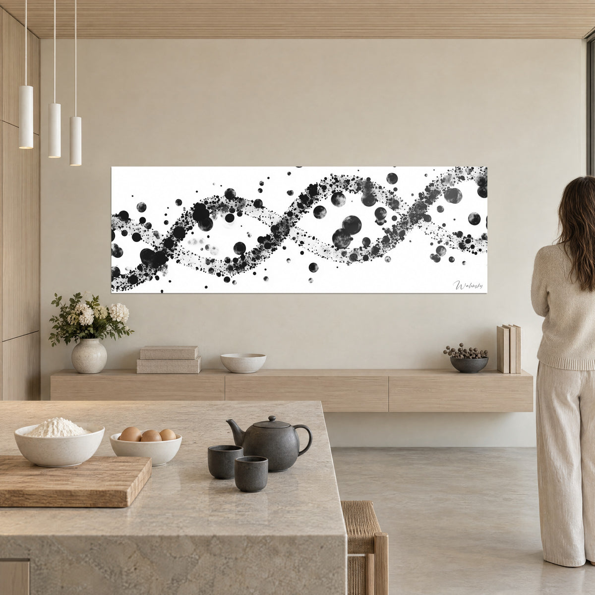 Tableau chaîne de gouttes d'encre noires et bulles grises, fond blanc, dans un séjour en bois clair avec cuisine en pierre