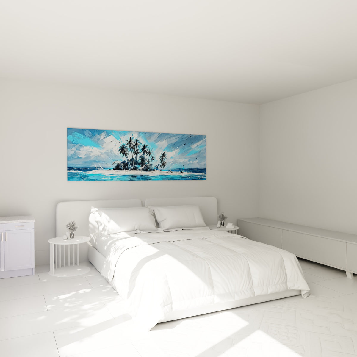Palmiers sombres sur atoll blanc et bleu marine, accrochés au-dessus d'un lit dans une chambre claire