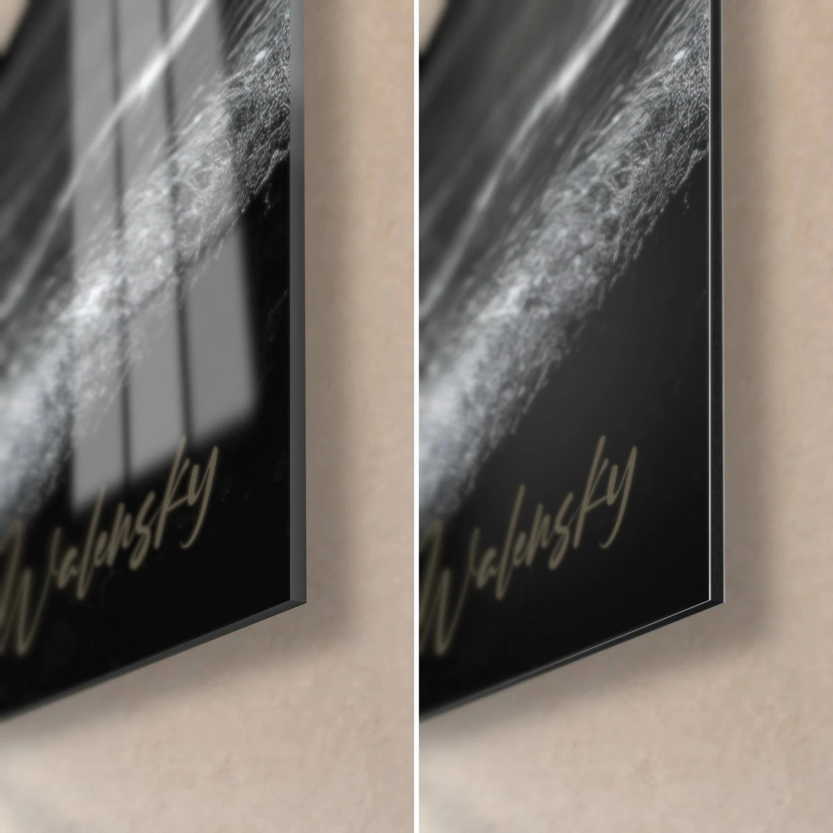 Schilderij zwarte pumps met gouden hak, rechtsonder: glanzend acrylglas links, mat zwart Dibond-aluminium rechts, 3 mm rand