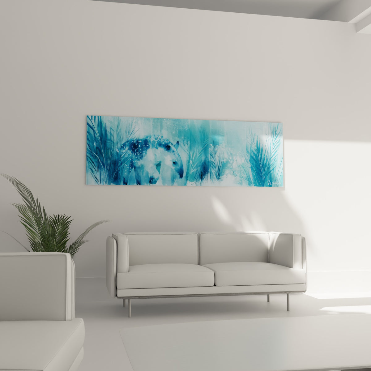 Silhouette de tapir bleu glacier entourée de feuillages anthracite au-dessus d'un canapé dans un salon lumineux