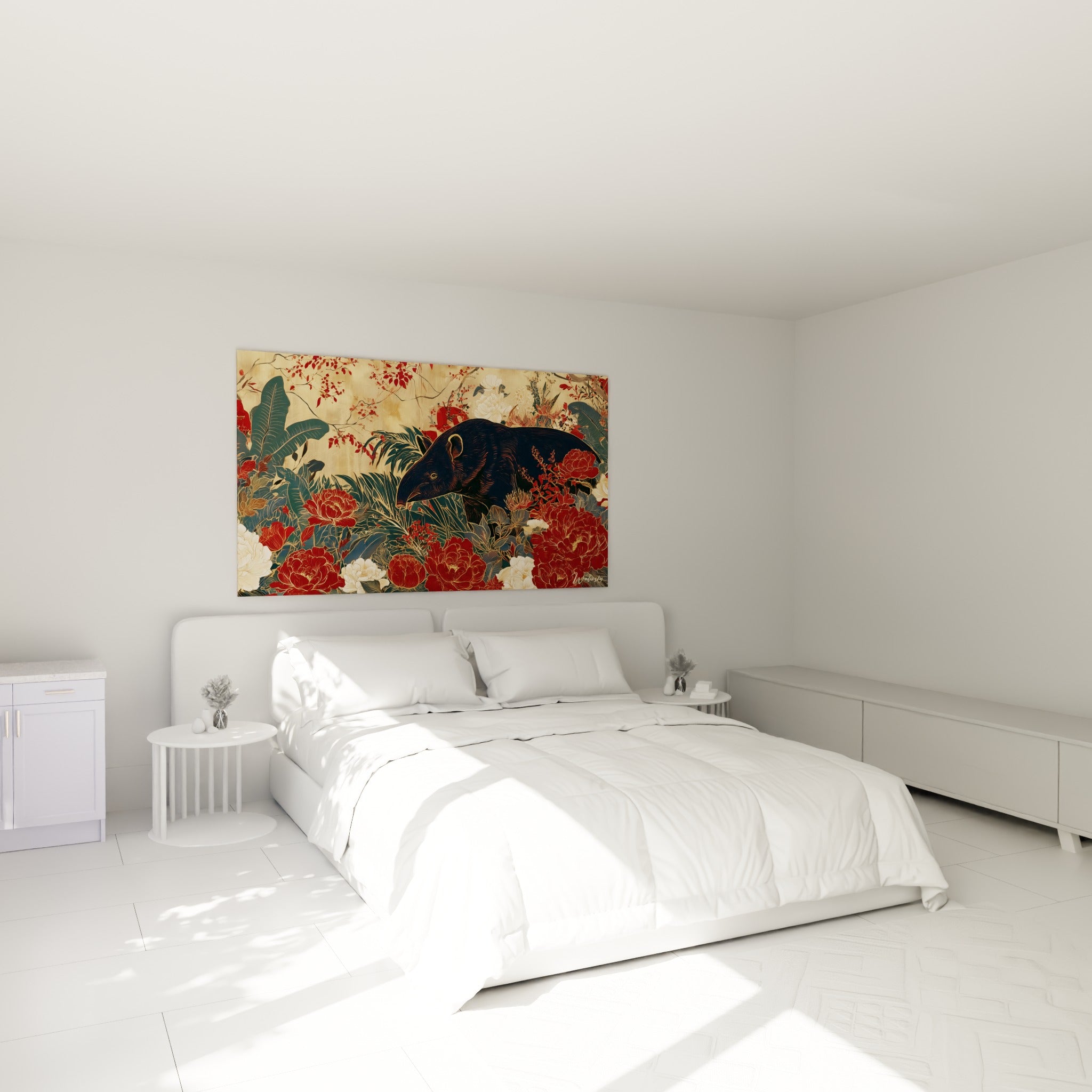 Silhouette de tapir anthracite parmi les fleurs rouges, accrochée au-dessus d'un lit dans une chambre claire