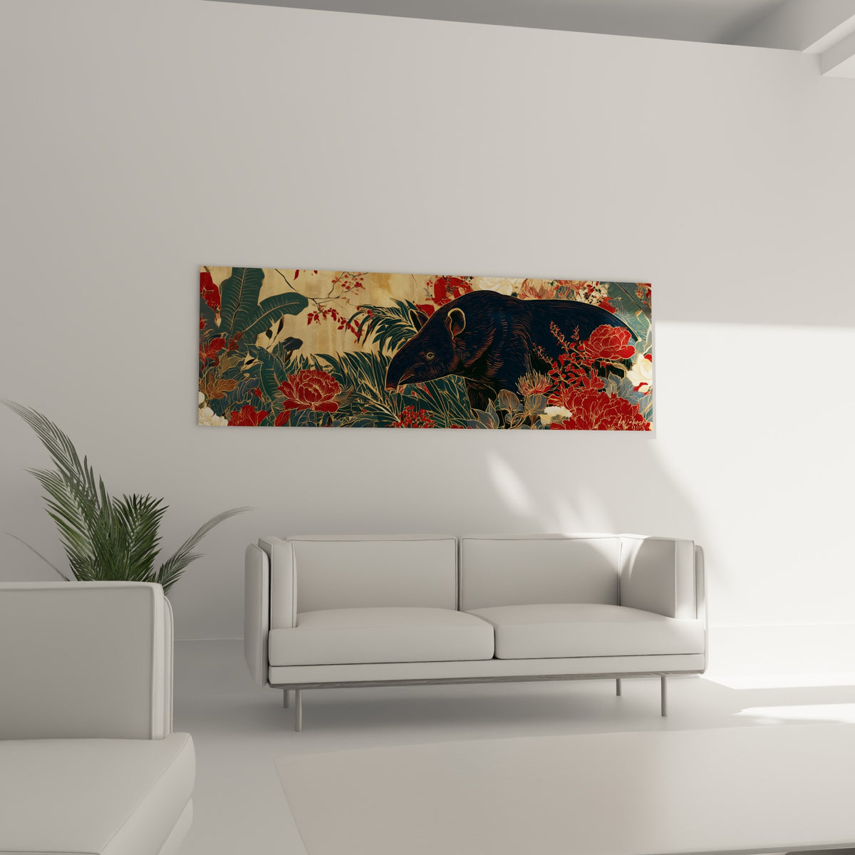 Scène végétale dorée avec tapir sombre et fleurs écarlates, au-dessus d'un canapé dans un salon lumineux