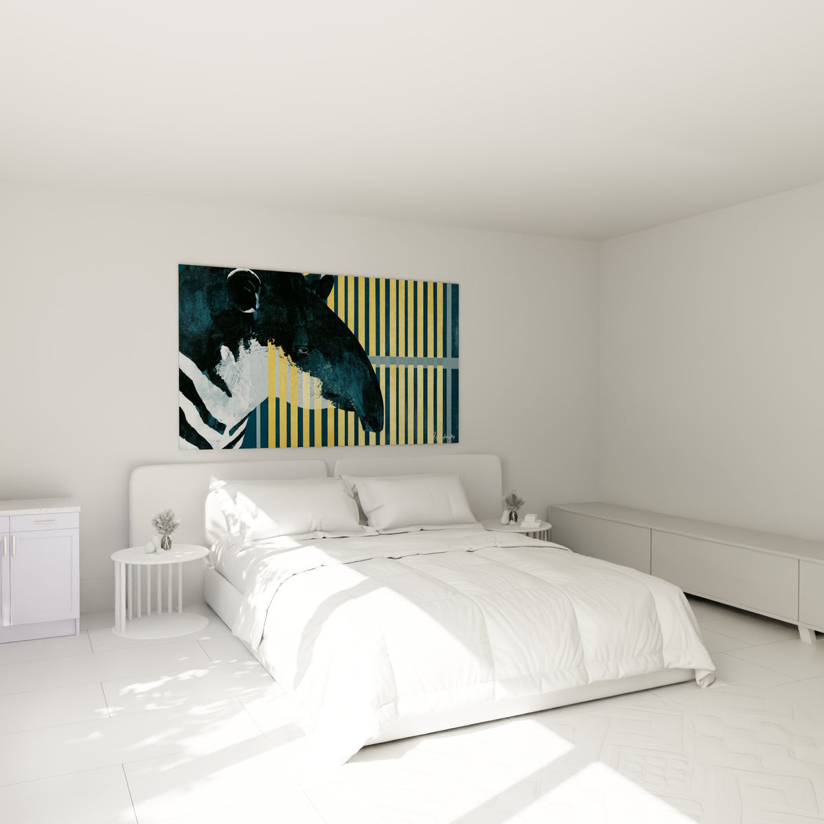 Portrait de tapir bleu marine et doré au-dessus d'un lit dans une chambre claire