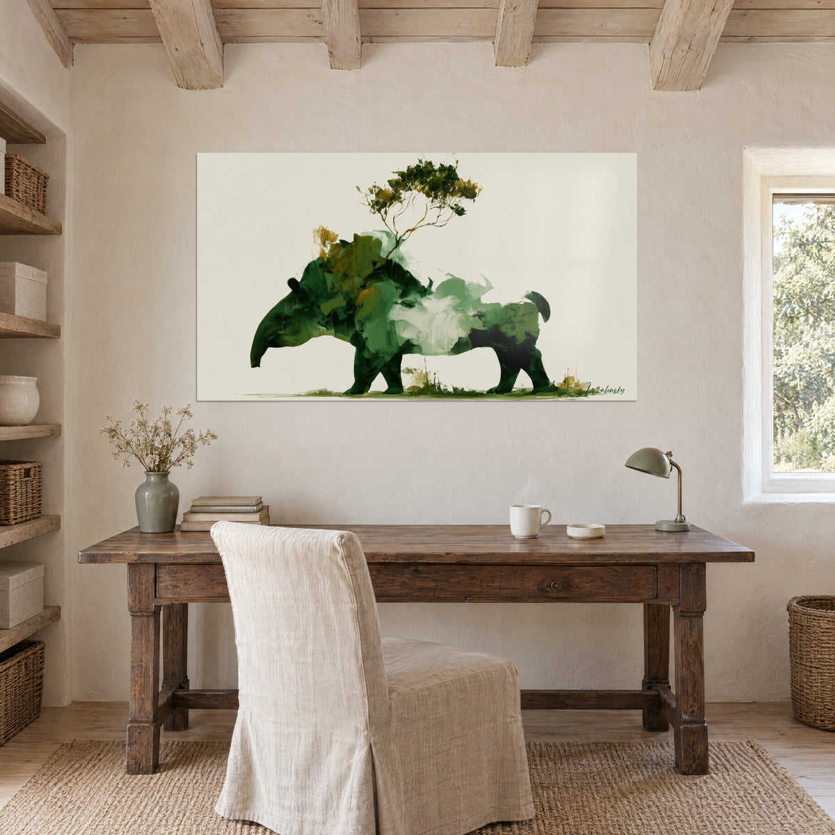 Tableau tapir sculpté en aplats vert menthe et émeraude, arbre doré ocre sur le dos, bureau en bois, lampe, fenêtre ouverte sur le jardin