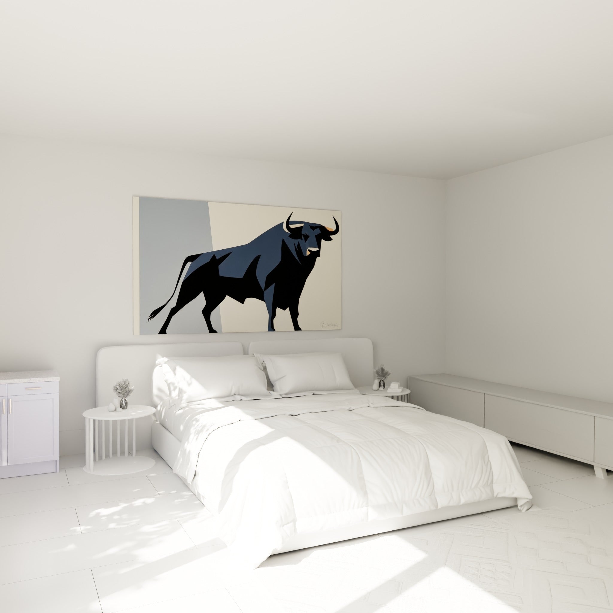Silhouette anguleuse du taureau anthracite et ocre, accrochée au-dessus d'un lit dans une chambre claire