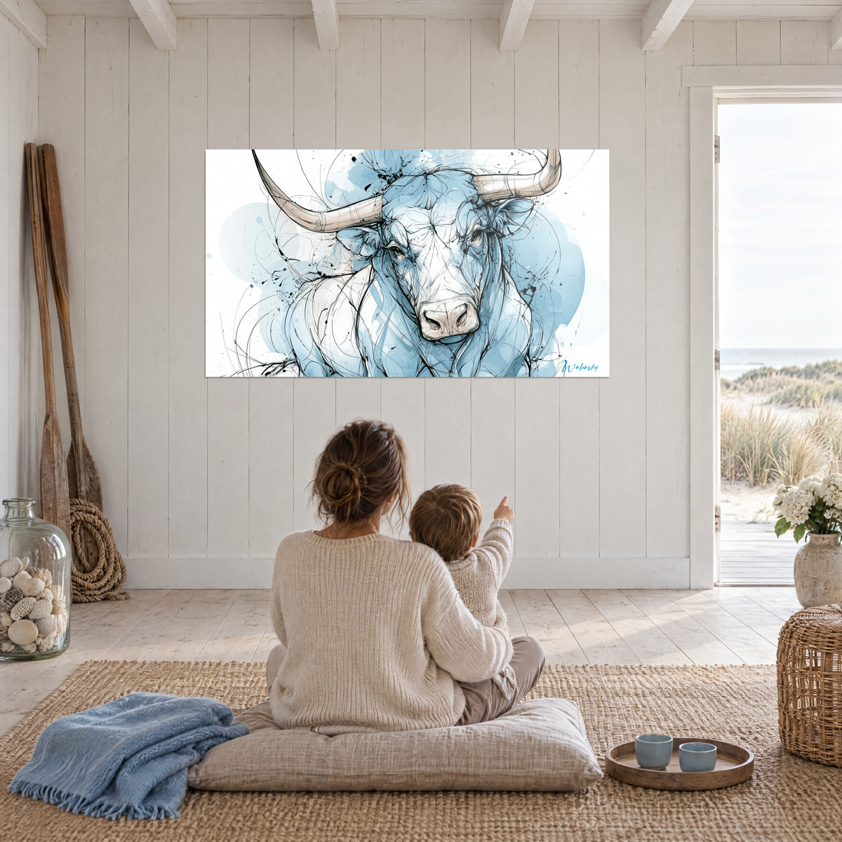 Tableau face de taureau puissante, cornes beige et bleu poudré, mère et enfant assis de dos, séjour bord de mer