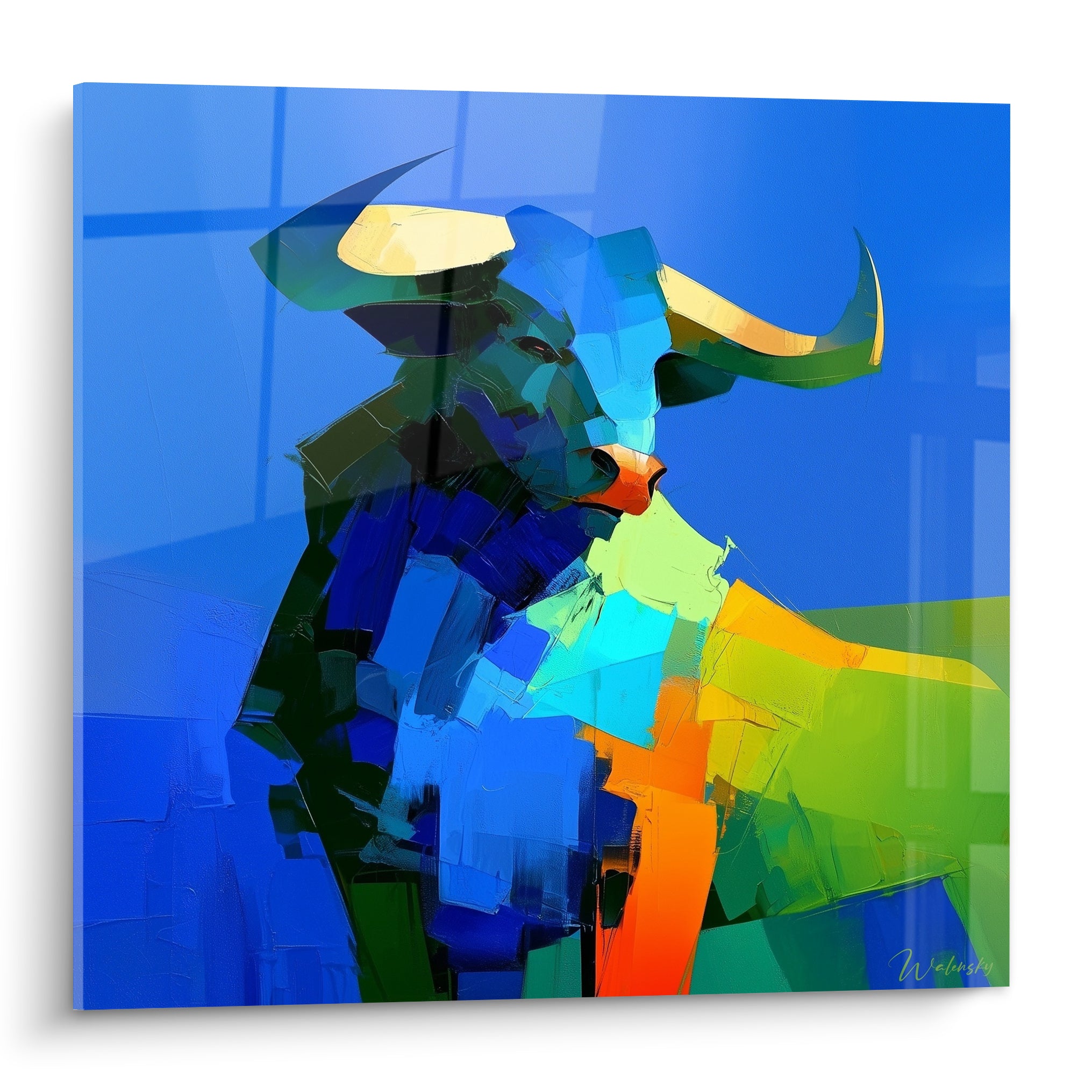 Taureau bleu marine et vert émeraude aux cornes dorées, style abstrait géométrique intense