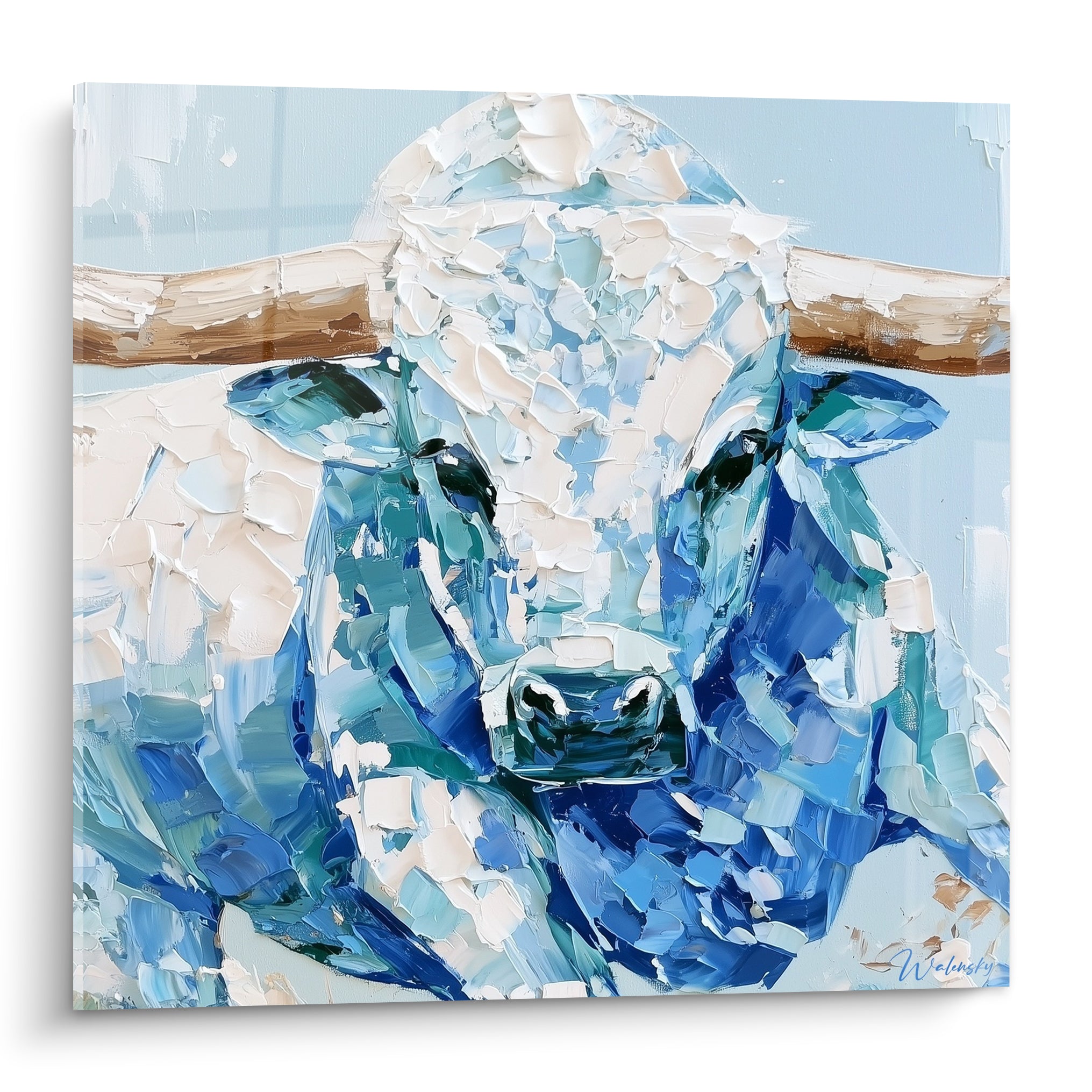 Taureau bleu marine et blanc crème peint en empâtements épais sur fond bleu pastel