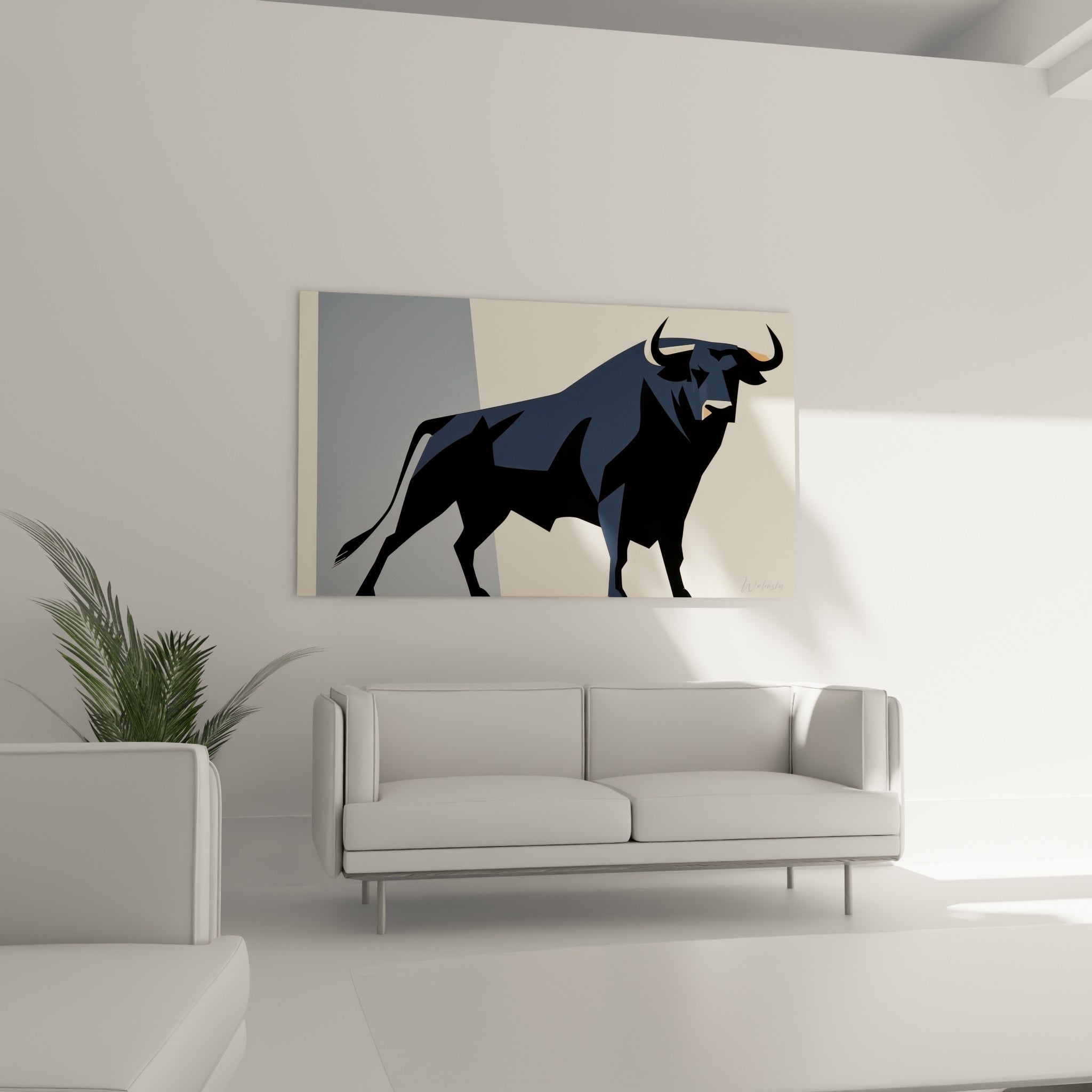 Cornes ivoire et corps facetté noir du taureau bleu nuit, placés au-dessus d'un canapé dans un salon lumineux
